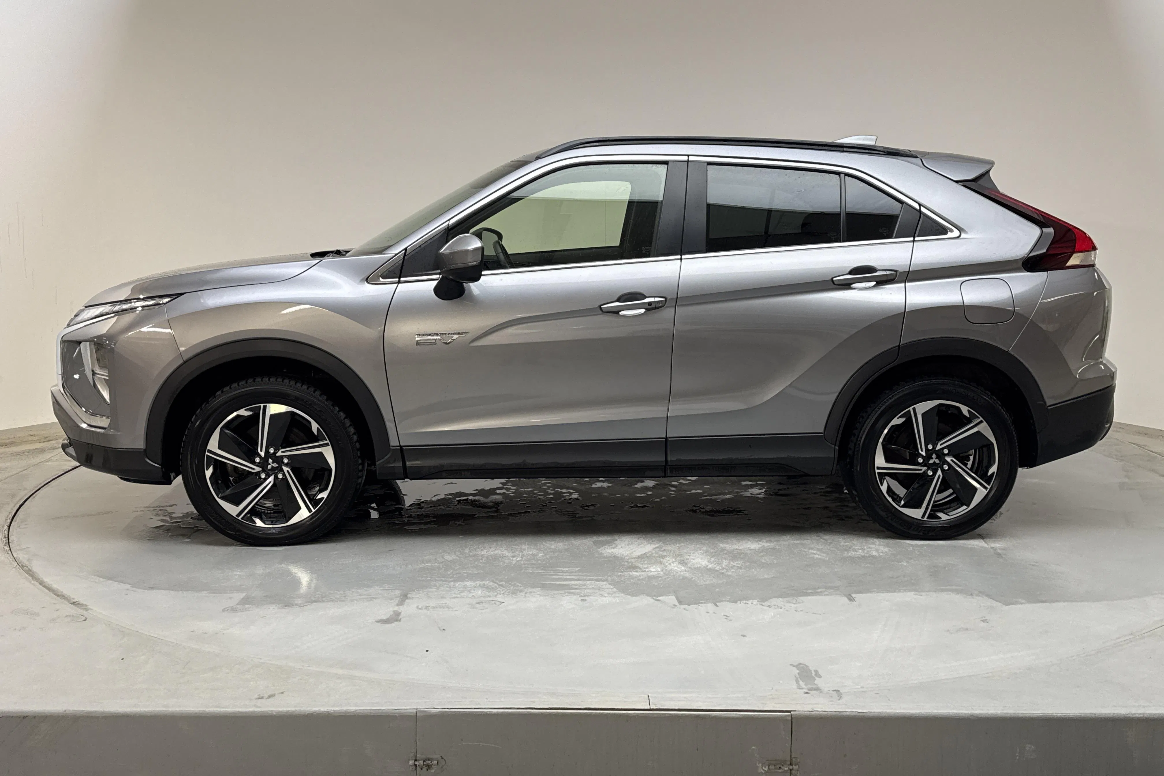 Presentationsfoto 2 av 17: Mitsubishi Eclipse Cross 2.4 PHEV 4WD (185hk) - 8 051 mil - Automat - grå - 2021
