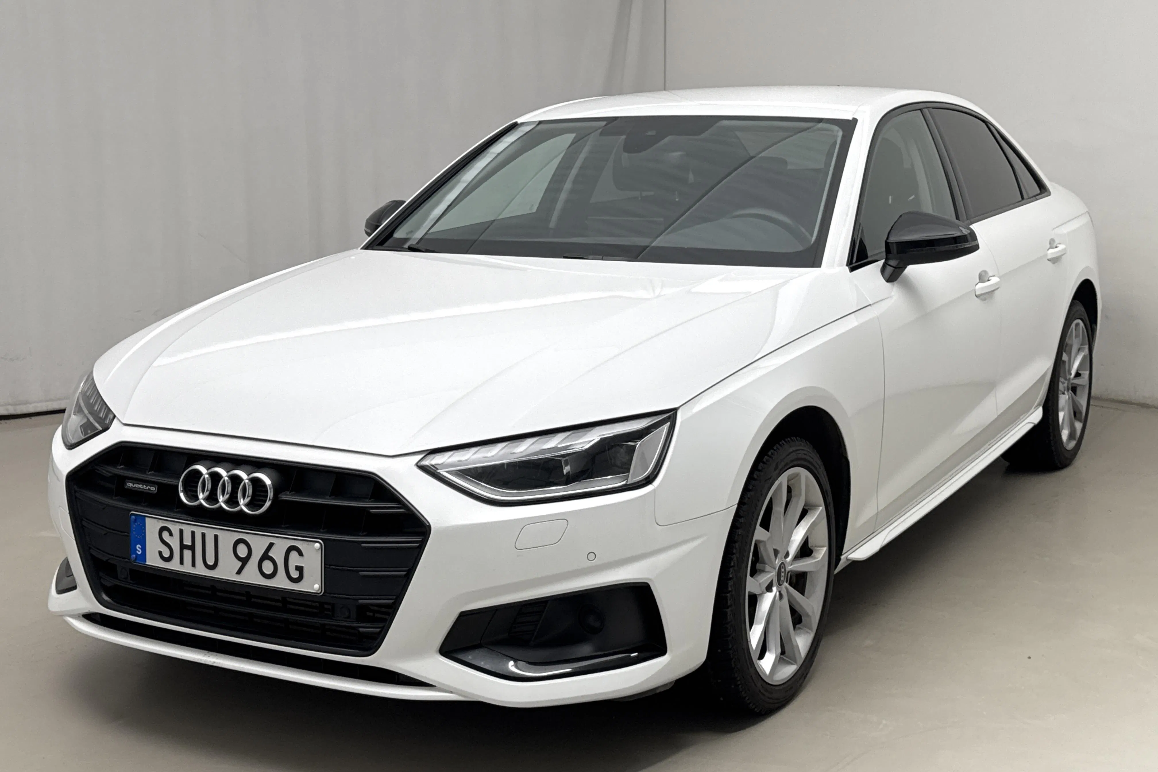 Presentation photo 1 of 20: Audi A4 40 TFSI quattro (204hk) - 76 140 km - Automatic - white - 2022