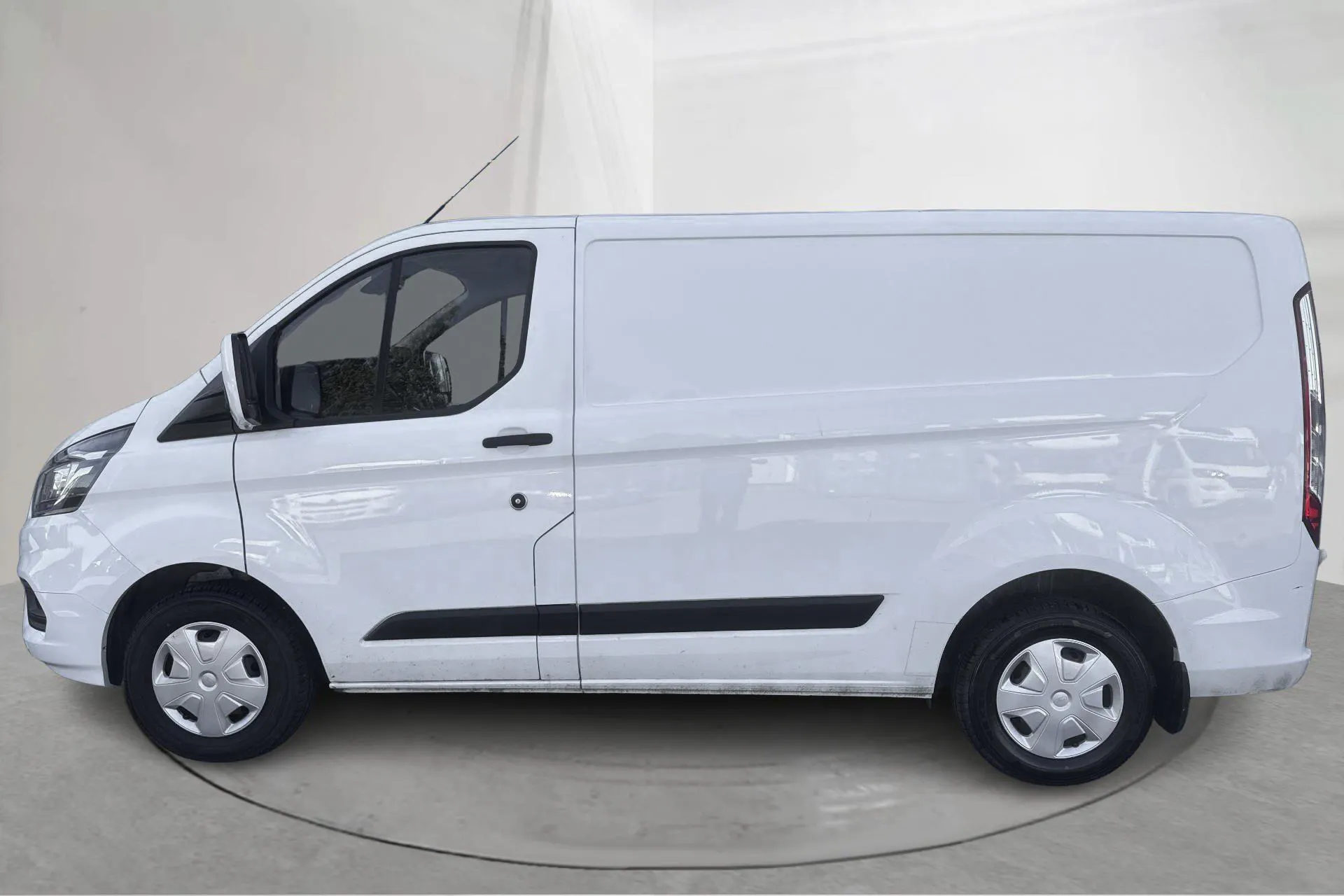Presentation photo 2 of 14: Ford Transit Custom 280 (105hk) - 237 340 km - Manual - white - 2019