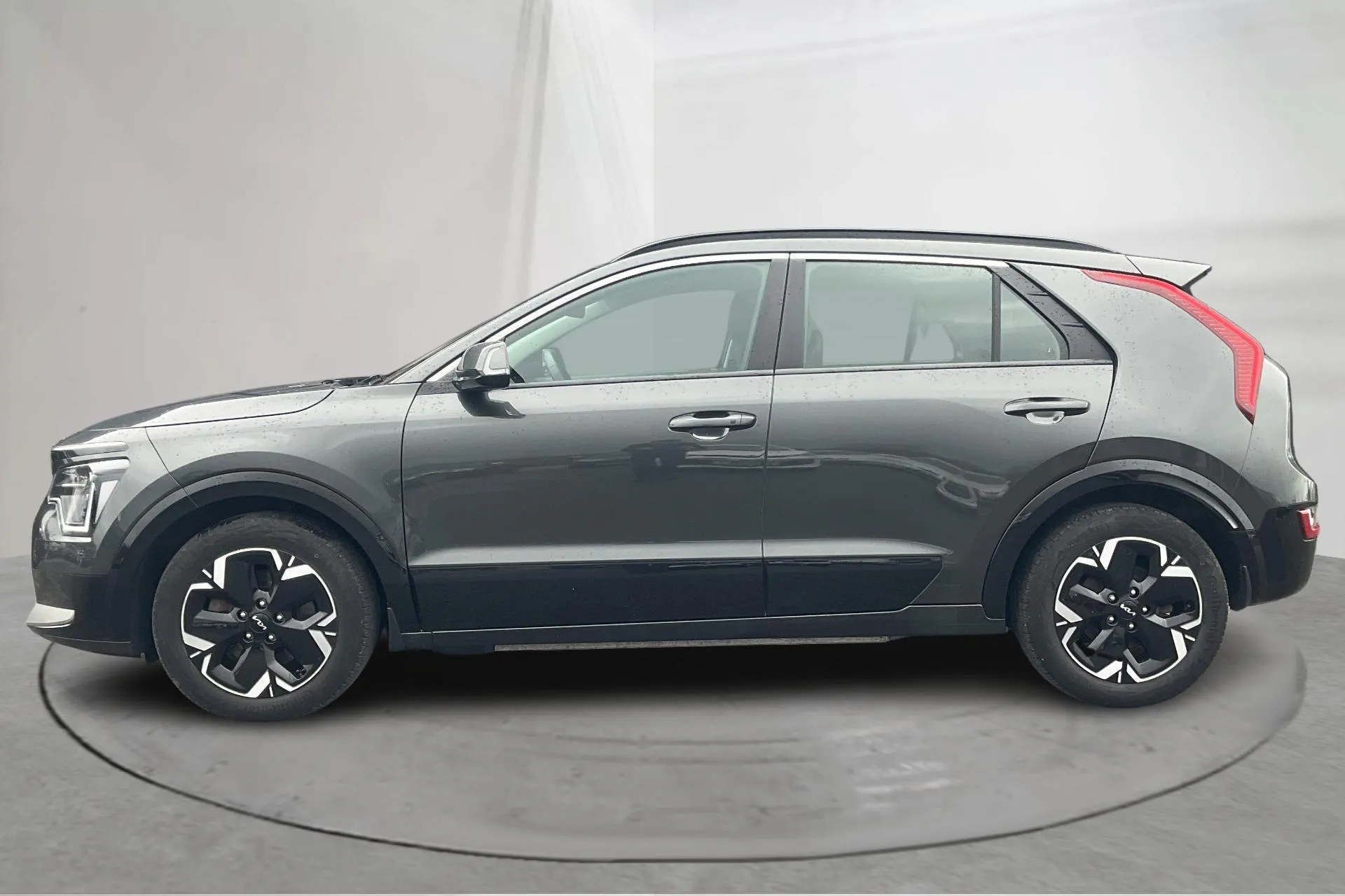 Presentationsfoto 2 av 17: KIA Niro EV 65kWh (204hk) - 6 004 mil - Automat - grå - 2023