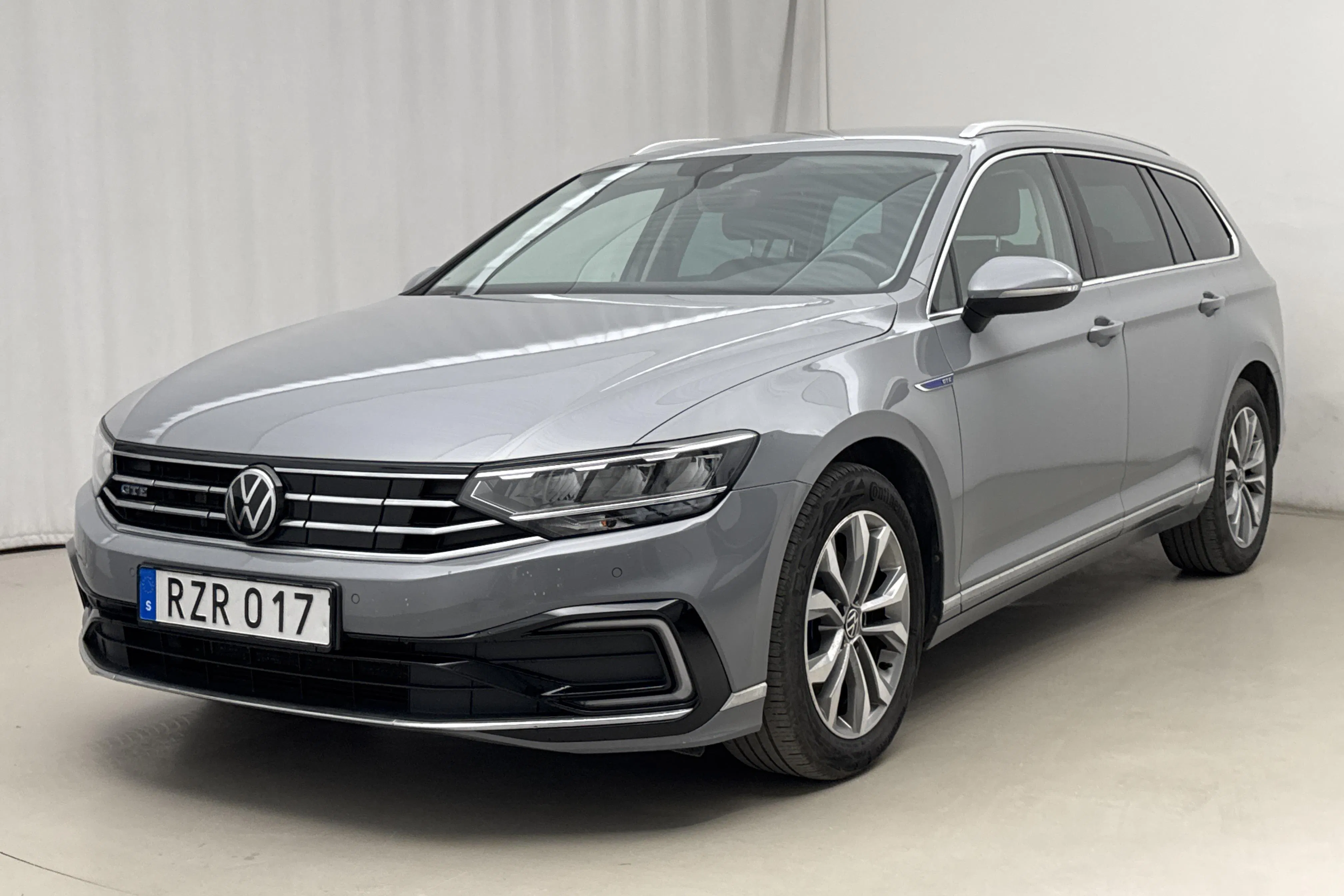Presentationsfoto 1 av 23: VW Passat 1.4 GTE Sportscombi (218hk) - 9 508 mil - Automat - grå - 2023
