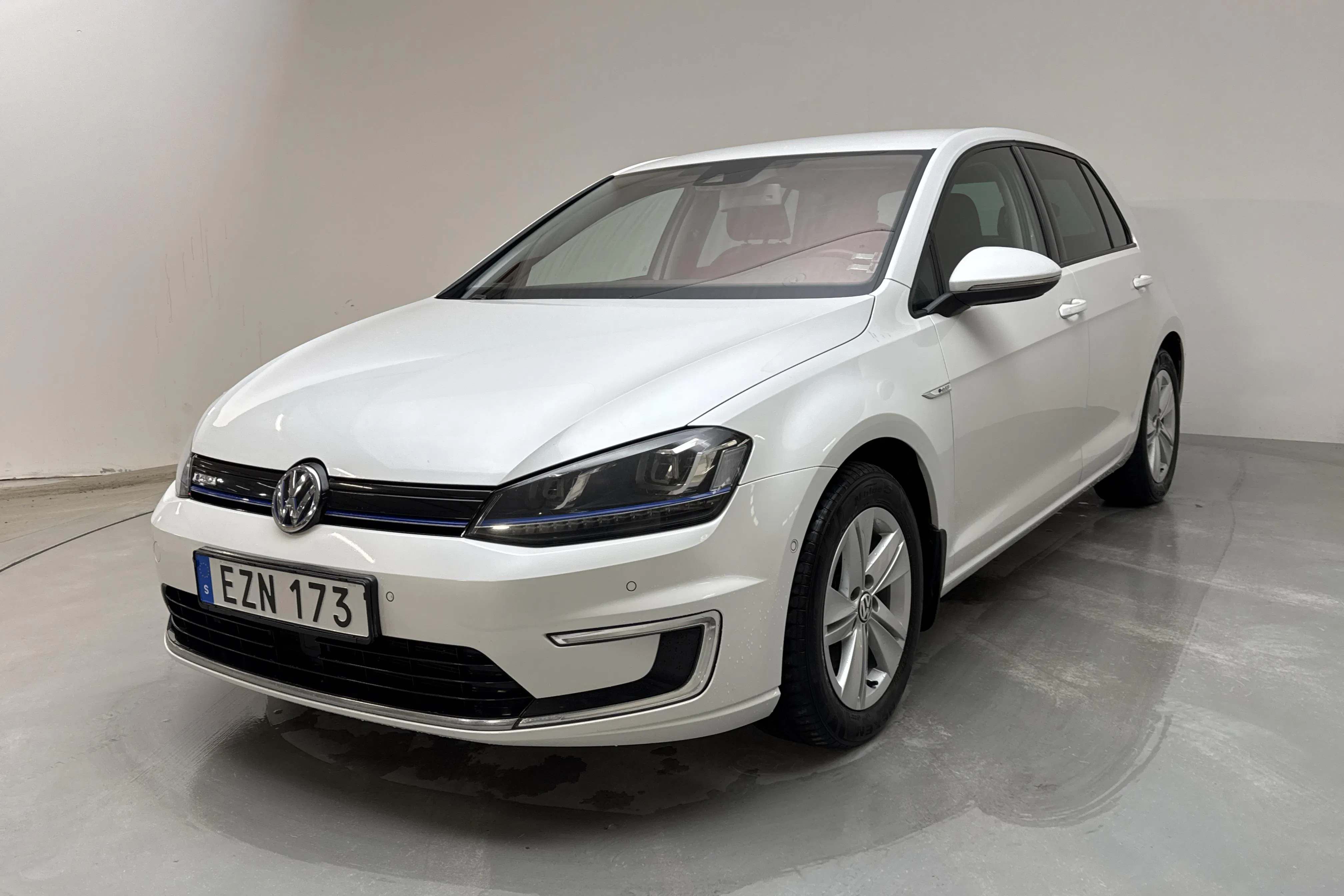 Presentation photo 1 of 17: VW e-Golf VII 5dr (115hk) - 200 660 km - Automatic - white - 2015
