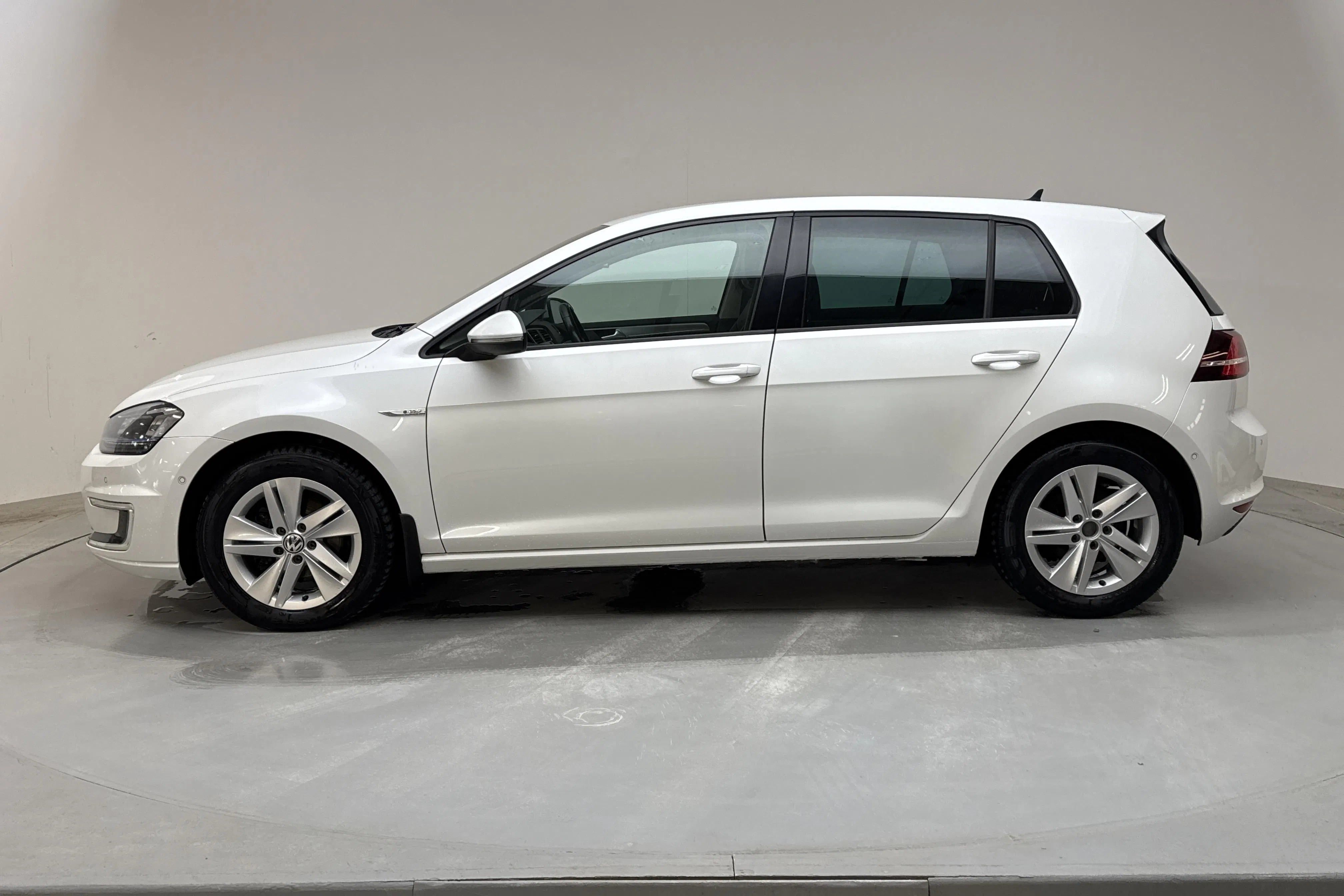 Presentation photo 2 of 17: VW e-Golf VII 5dr (115hk) - 200 660 km - Automatic - white - 2015