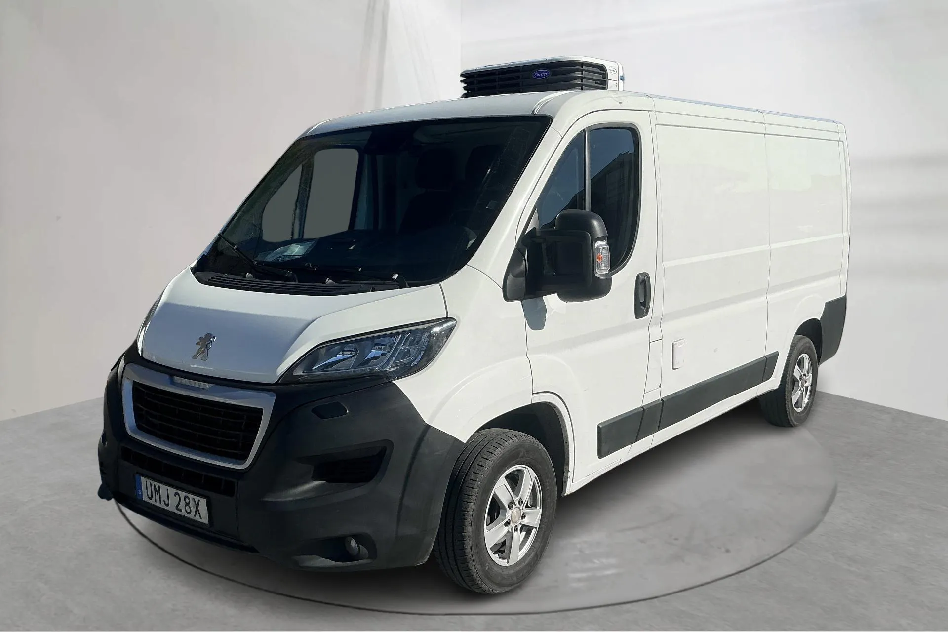 Presentationsfoto 1 av 16: Peugeot Boxer 335 2.0 BlueHDi Skåp (140hk) - 26 537 mil - Manuell - vit - 2021