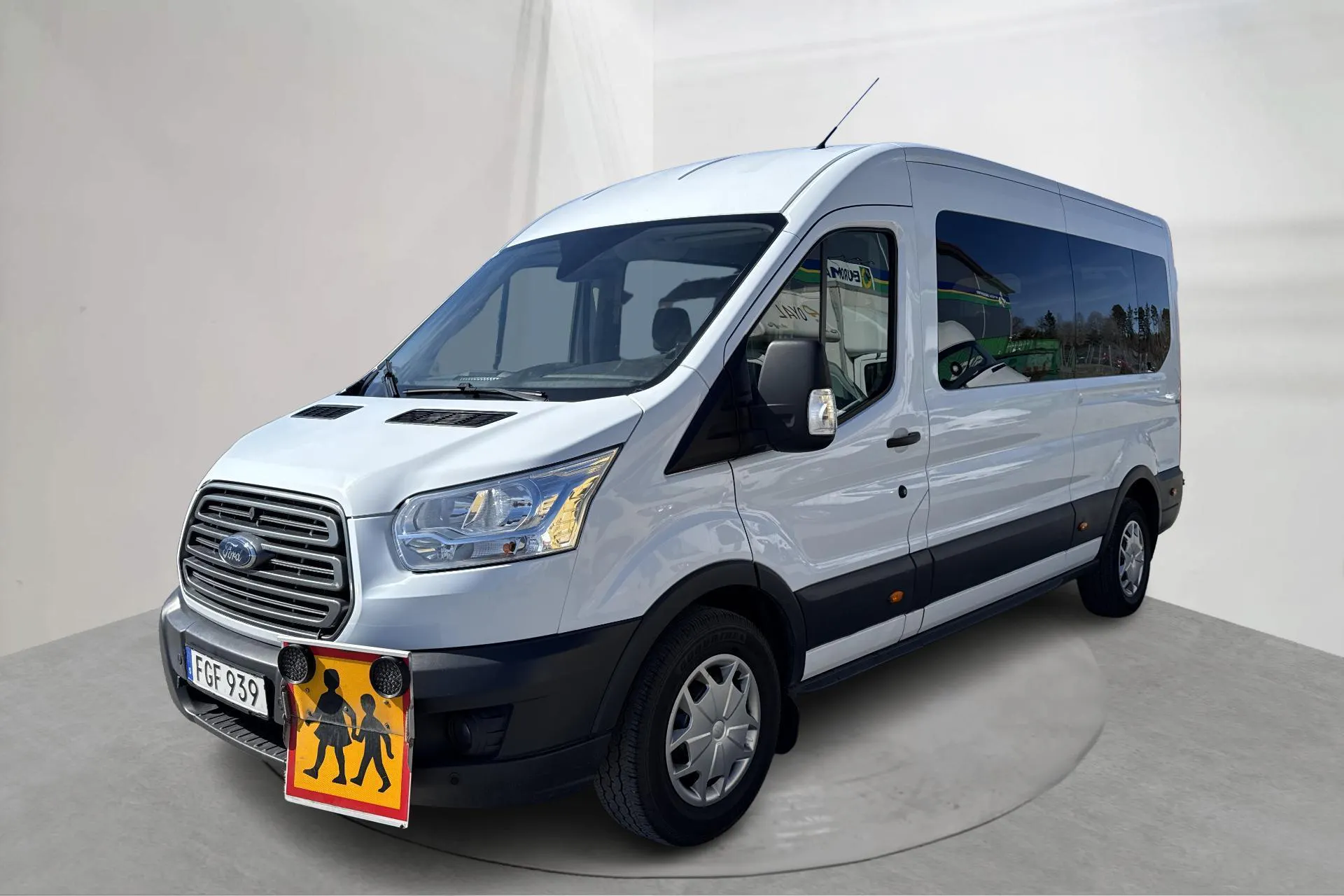 Presentationsfoto 1 av 19: Ford Transit 350 2.0 TDCi 2WD Skåp (130hk) - 16 474 mil - Manuell - vit - 2017