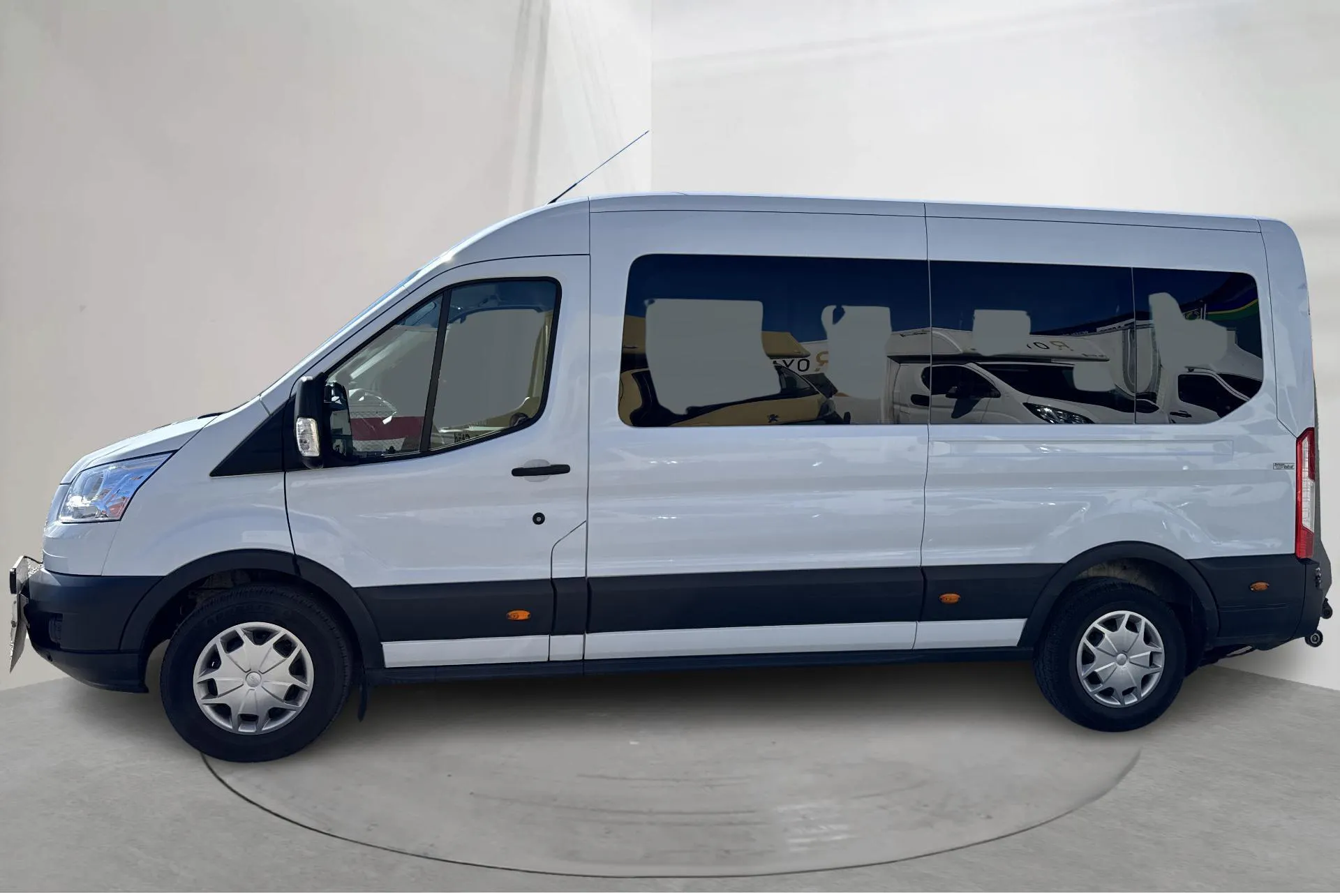 Presentationsfoto 2 av 19: Ford Transit 350 2.0 TDCi 2WD Skåp (130hk) - 16 474 mil - Manuell - vit - 2017