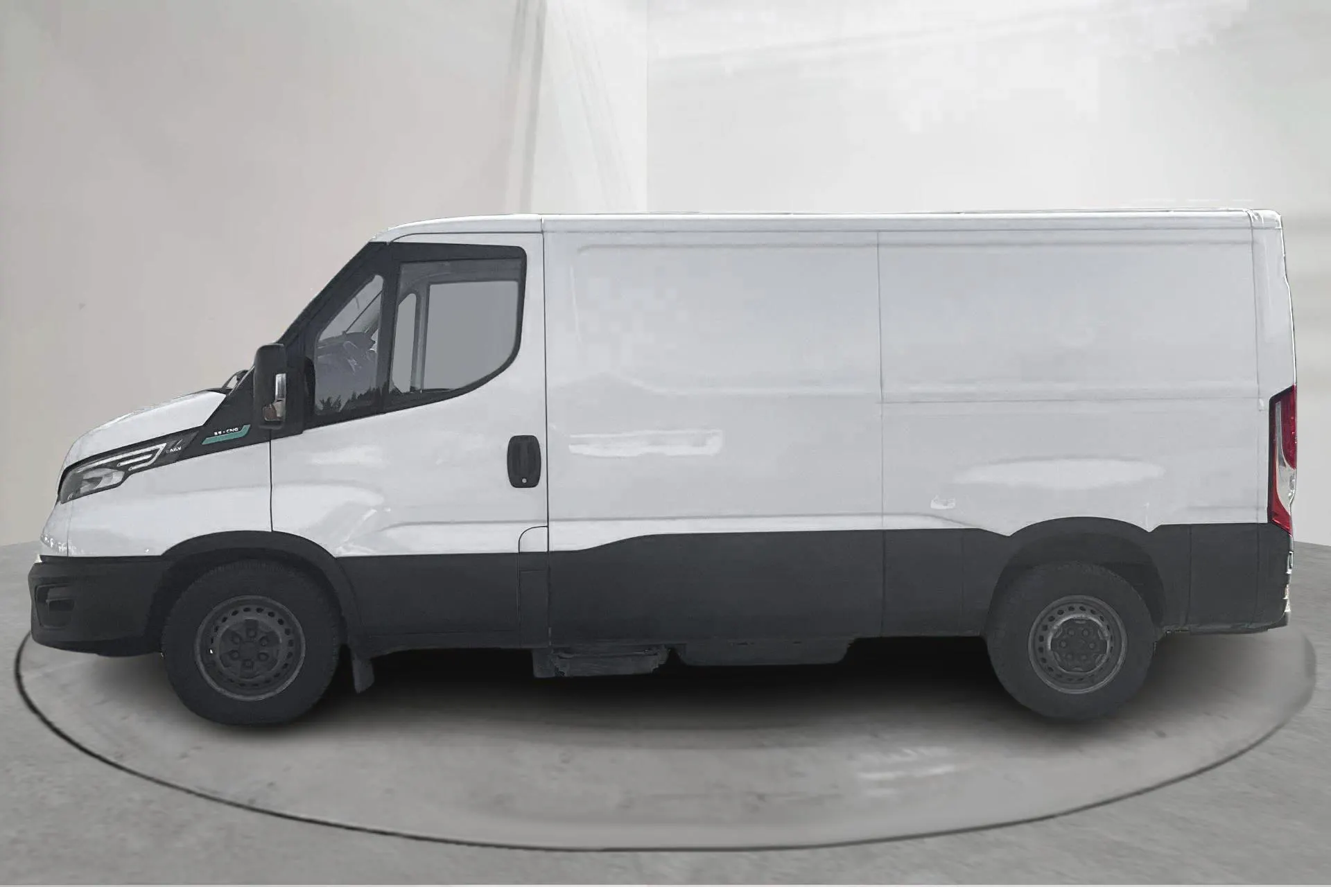 Zdjęcie prezentacyjne 2 z 12: Iveco Daily 35 3.0 CNG (136hk) - 77 380 km - Automatyczna - biały - 2022