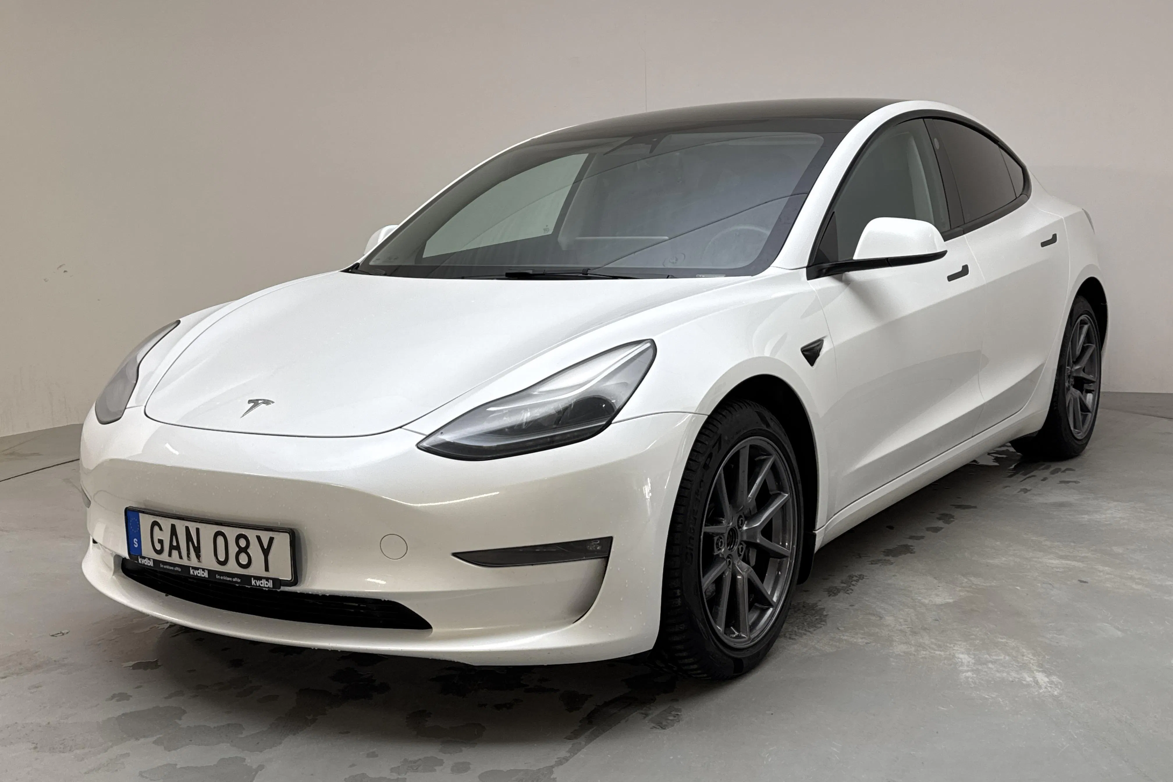 Presentationsfoto 1 av 18: Tesla Model 3 Long Range Dual Motor AWD - 15 440 mil - Automat - vit - 2023