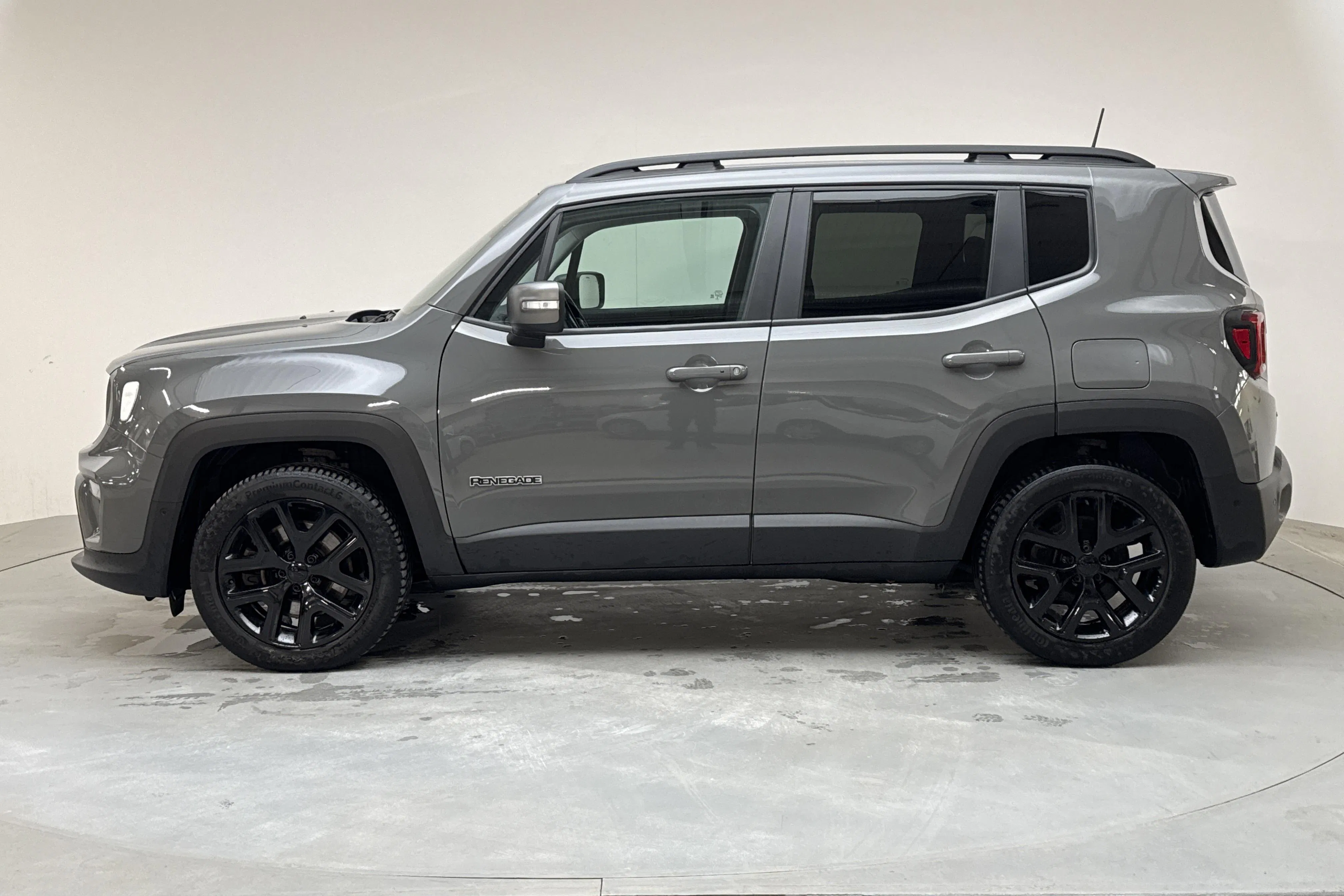 Presentationsfoto 2 av 17: Jeep Renegade 1.3 PHEV 4WD (190hk) - 7 188 mil - Automat - grå - 2020