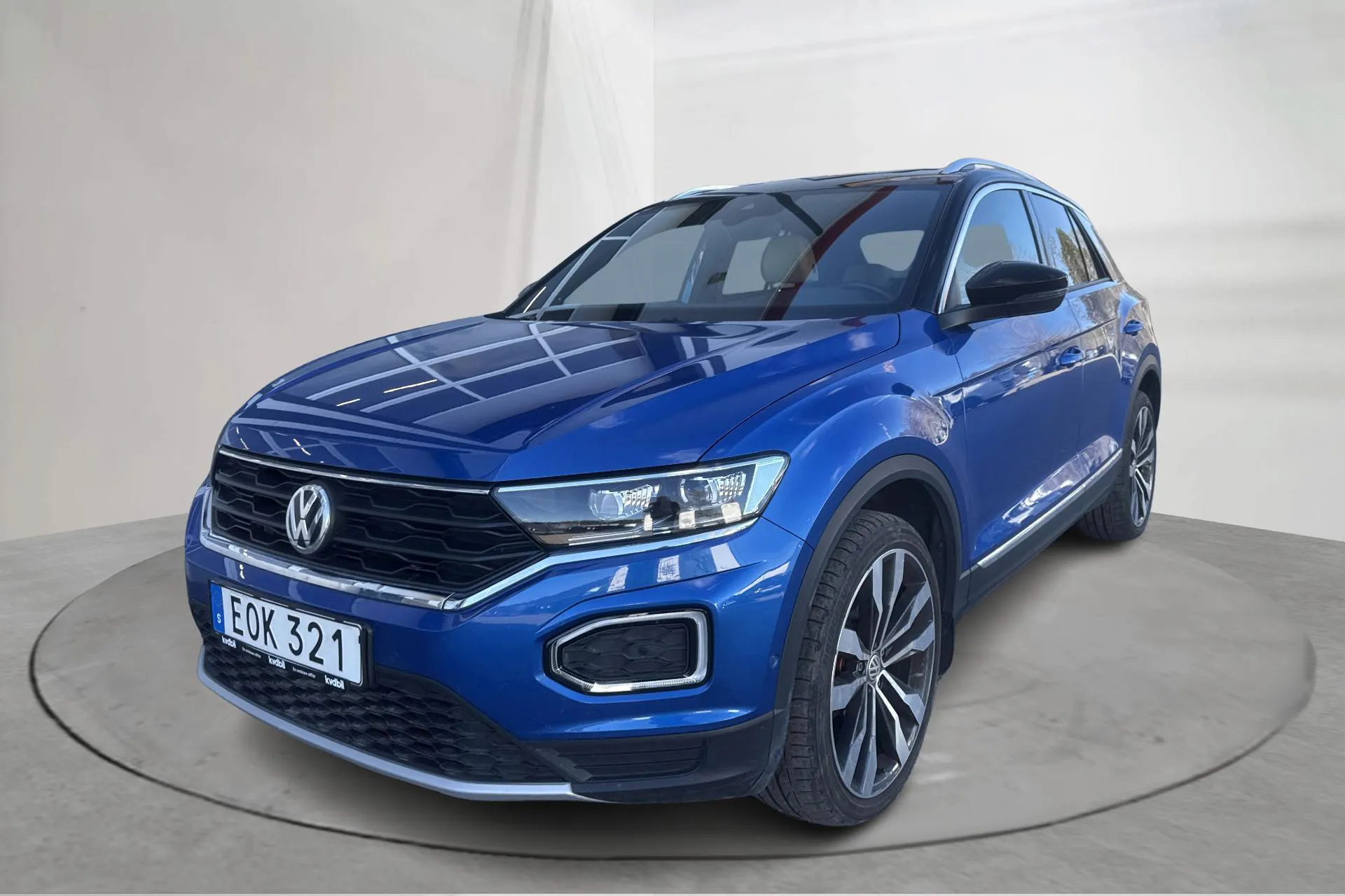 Presentationsfoto 1 av 18: VW T-Roc 2.0 TSI 4MOTION (190hk) - 9 628 mil - Automat - blå - 2018