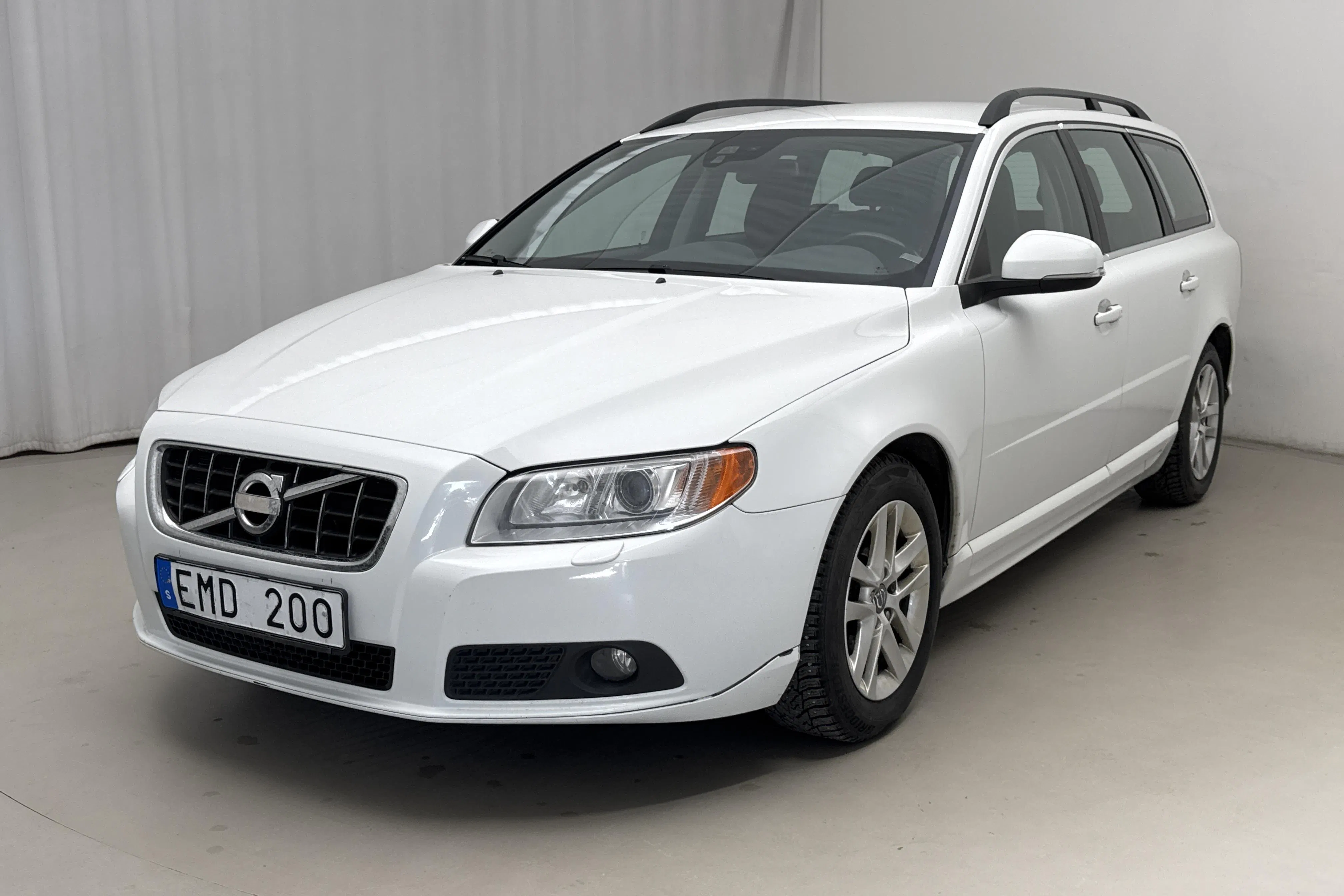 Presentationsfoto 1 av 14: Volvo V70 II 1.6D DRIVe (115hk) - 13 481 mil - Automat - vit - 2012