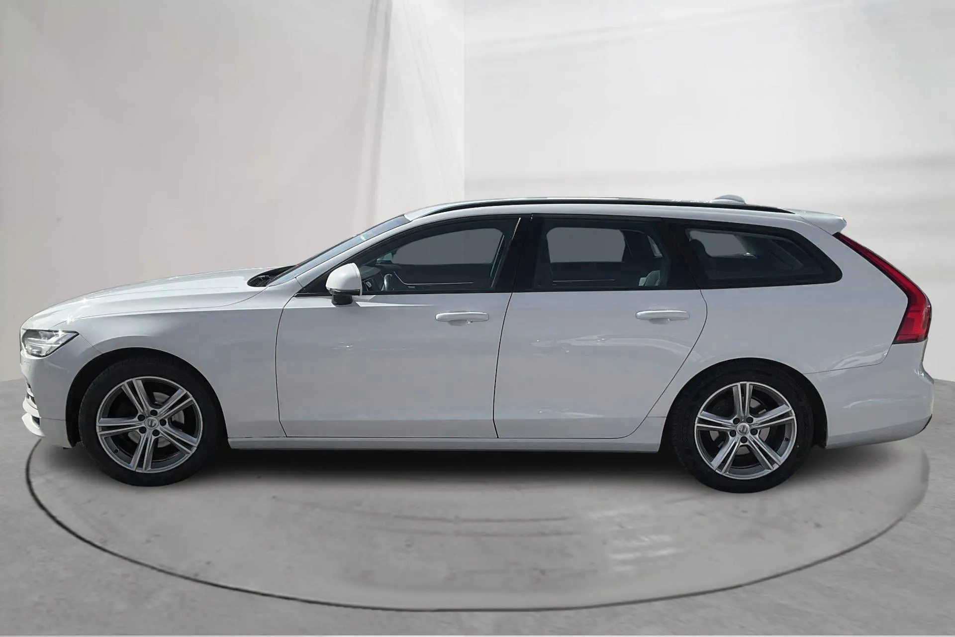 Presentationsfoto 2 av 16: Volvo V90 D3 (150hk) - 24 881 mil - Automat - vit - 2017