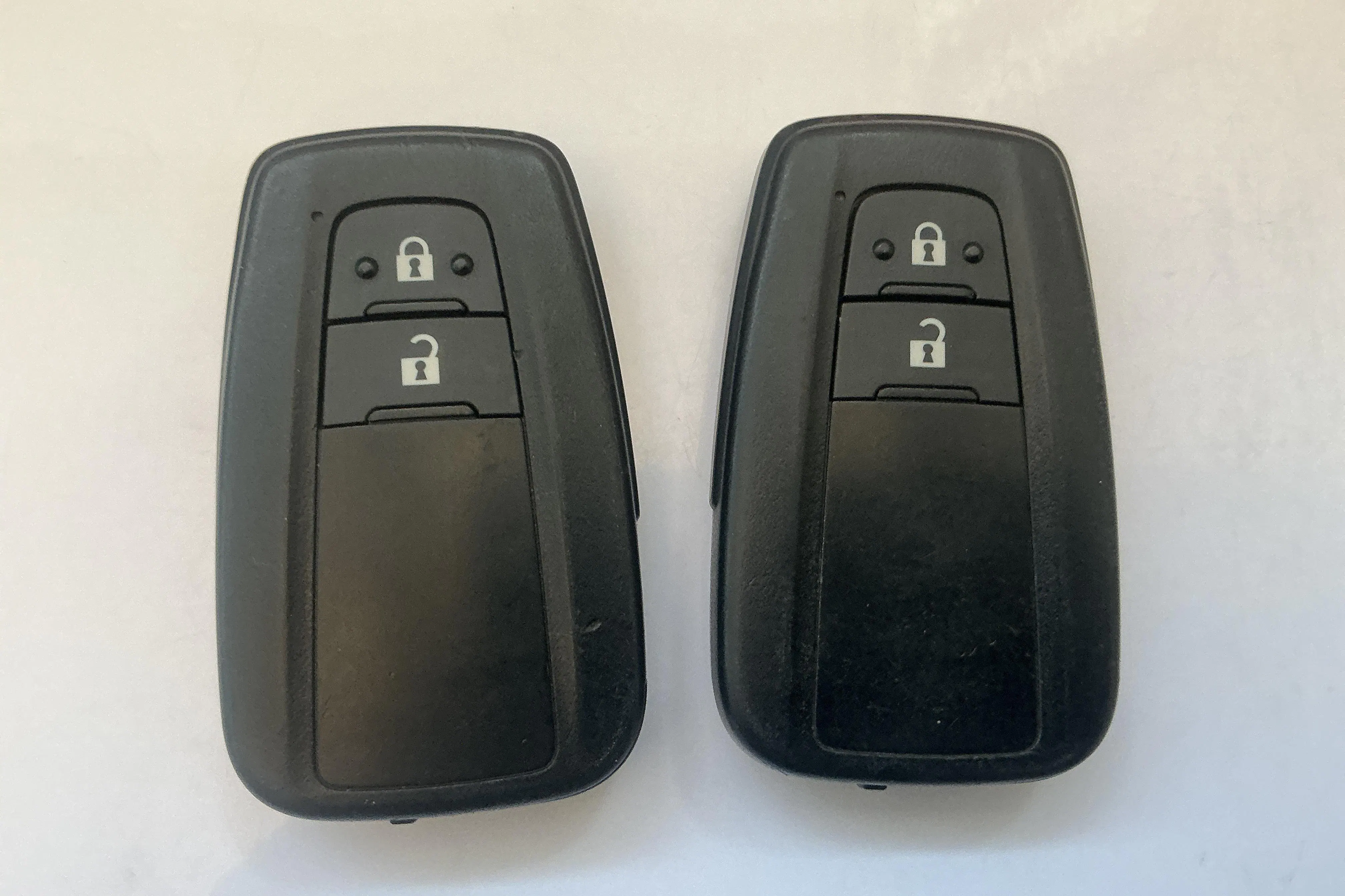 Presentationsfoto 15 av 15: Toyota C-HR 1.8 HSD (122hk) - 8 053 mil - Automat - vit - 2019