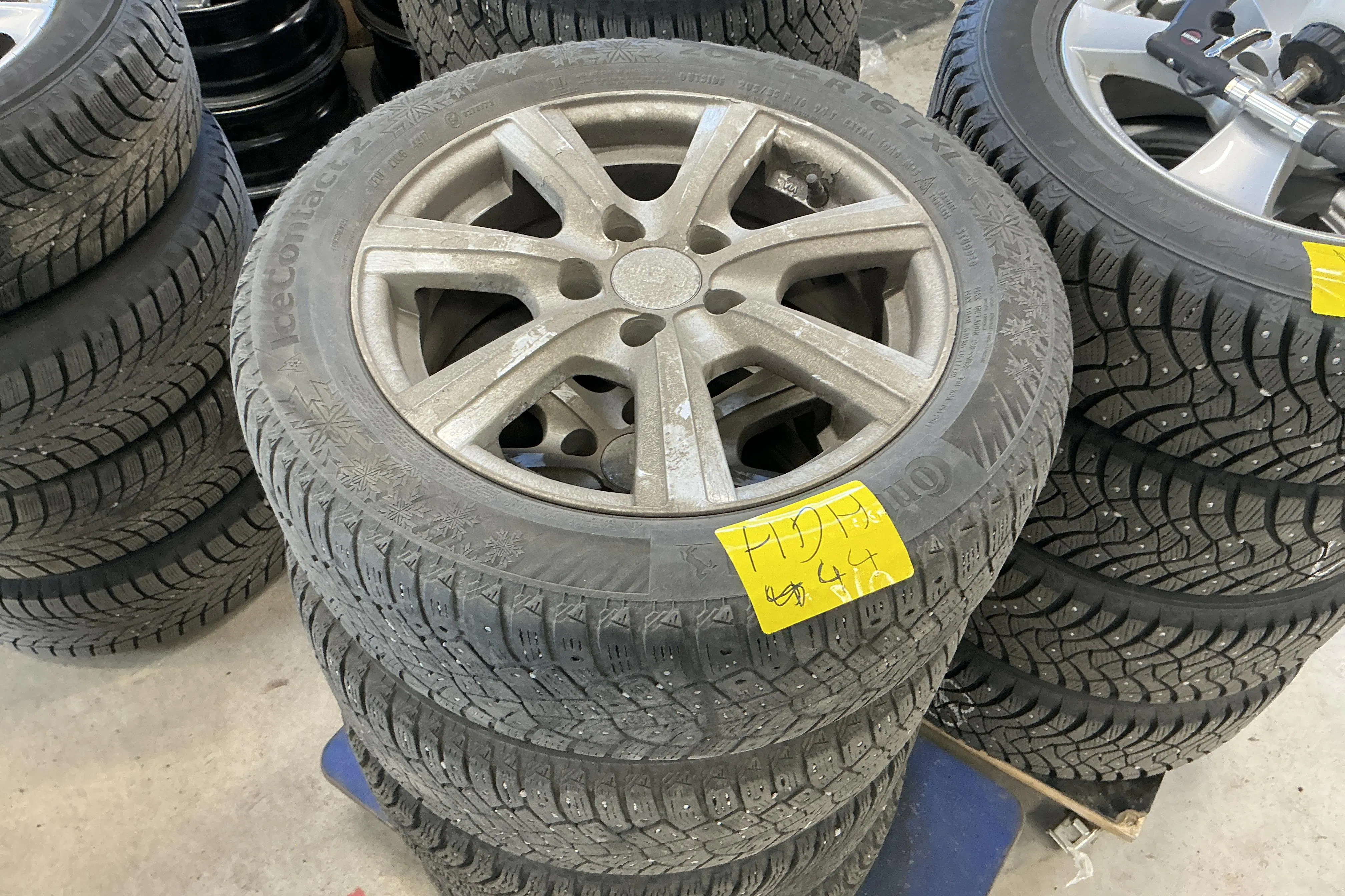 Presentationsfoto 14 av 14: Toyota Auris 1.8 HSD 5dr (99hk) - 29 483 mil - Automat - Light Grey - 2015