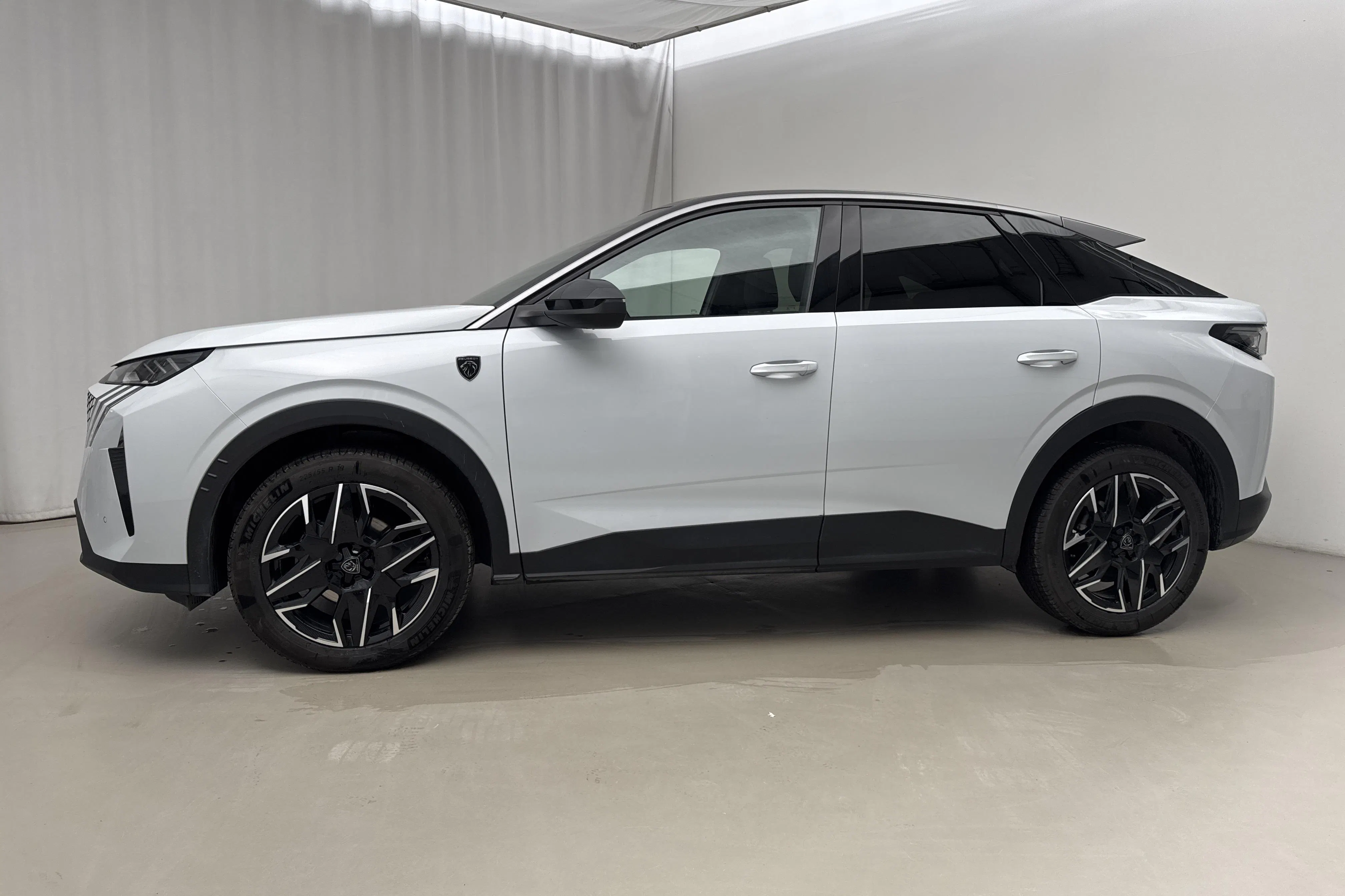 Presentationsfoto 2 av 19: Peugeot 3008 1.2 Hybrid (136hk) - 3 694 mil - Automat - vit - 2024