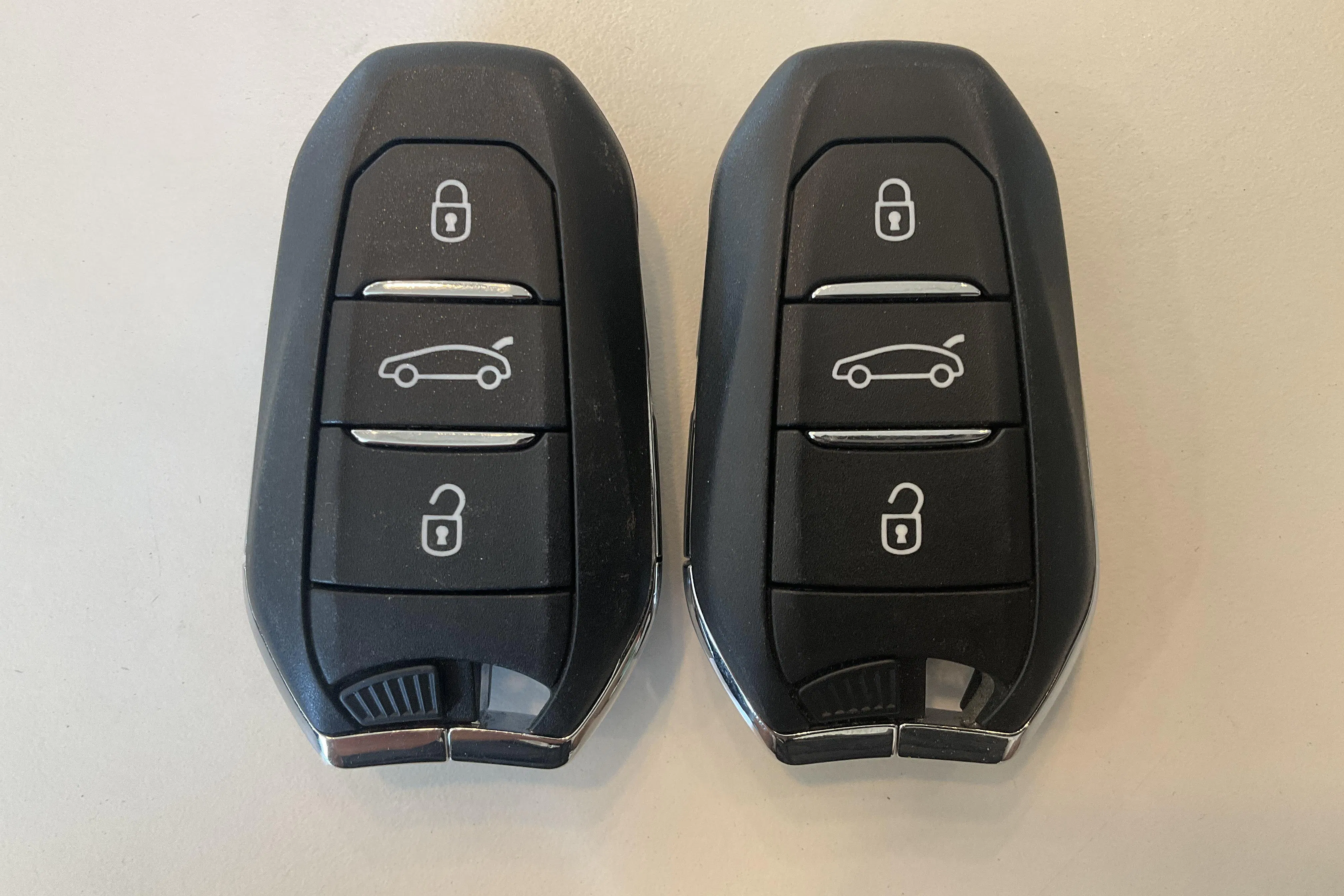 Presentationsfoto 19 av 19: Peugeot 3008 1.2 Hybrid (136hk) - 3 694 mil - Automat - vit - 2024