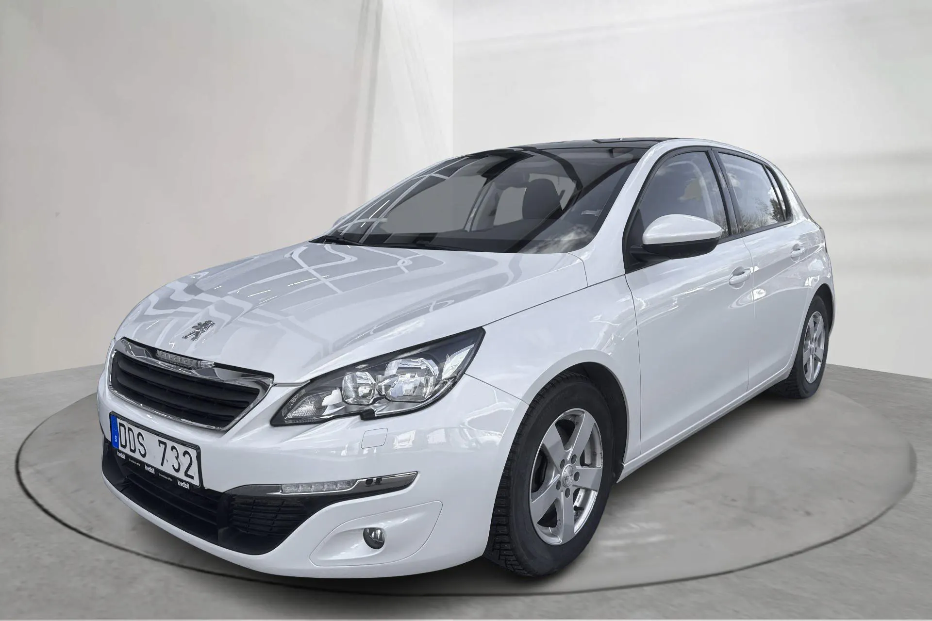 Presentationsfoto 1 av 17: Peugeot 308 1.6 Turbo (125hk) - 10 087 mil - Manuell - vit - 2013