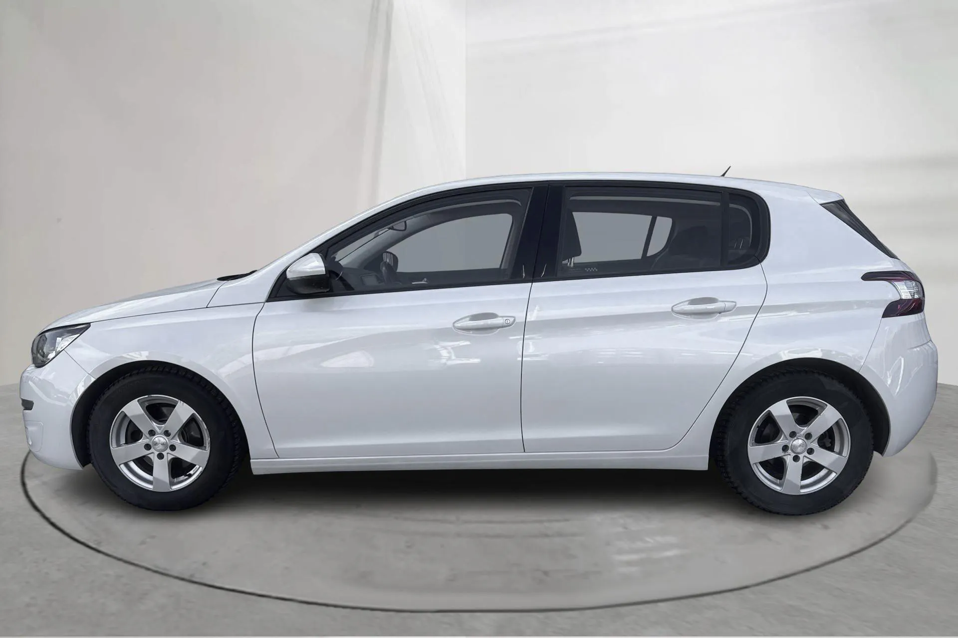 Presentationsfoto 2 av 17: Peugeot 308 1.6 Turbo (125hk) - 10 087 mil - Manuell - vit - 2013
