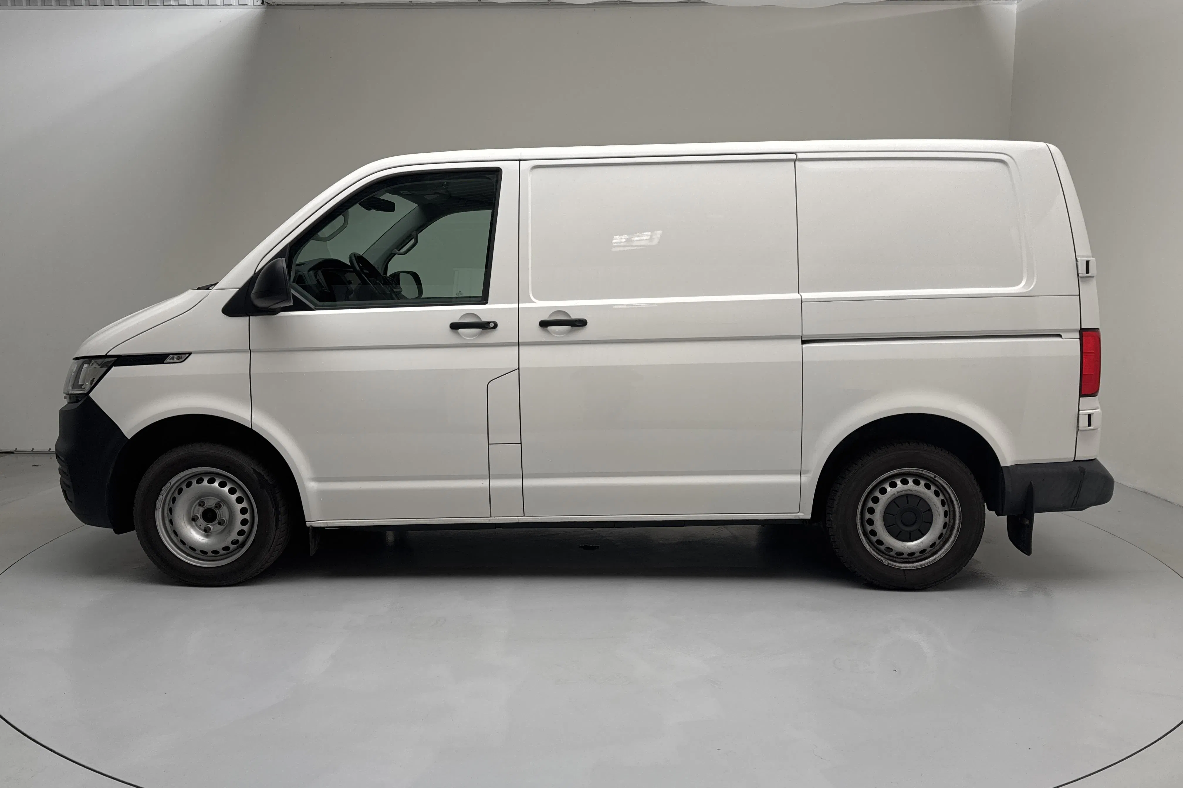 Presentation photo 2 of 15: VW Transporter T6 2.0 TDI BMT Skåp (150hk) - 134 720 km - Automatic - white - 2020