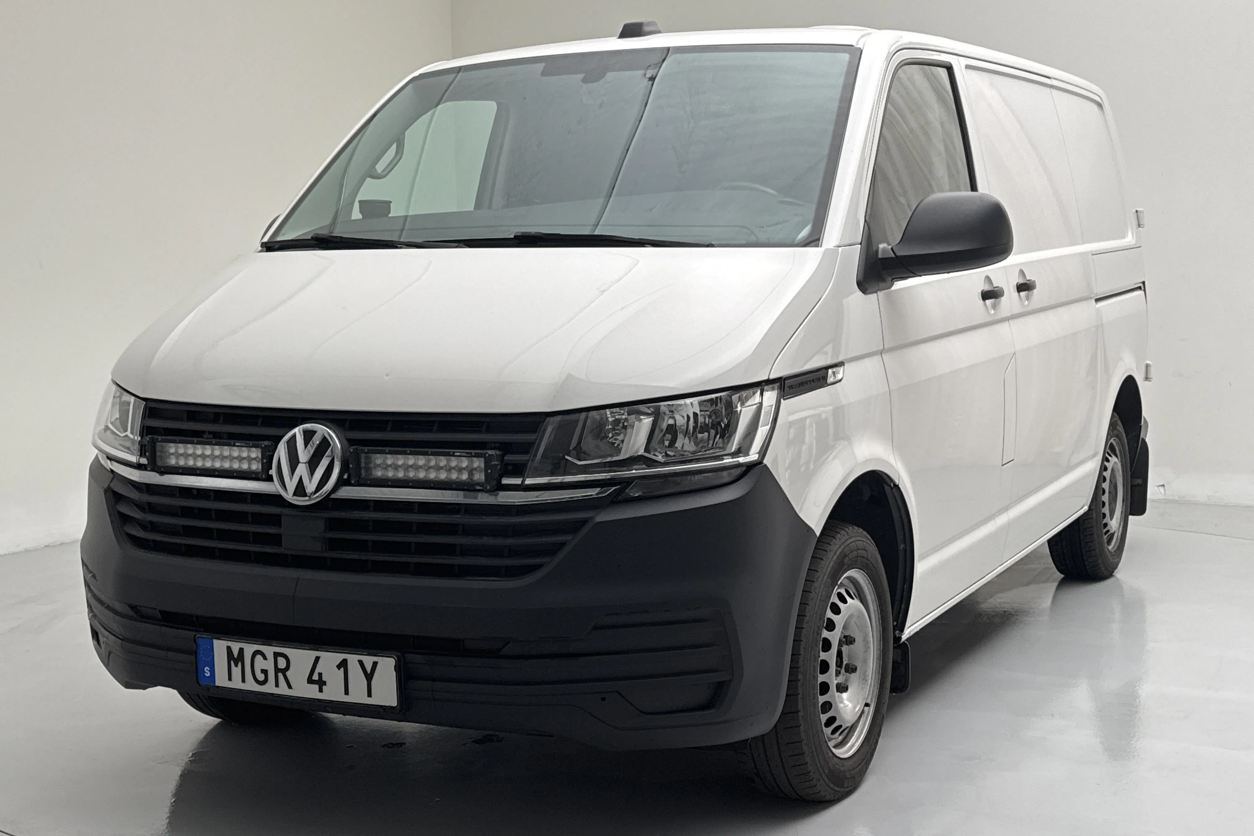 Presentation photo 1 of 15: VW Transporter T6 2.0 TDI BMT Skåp (150hk) - 134 720 km - Automatic - white - 2020