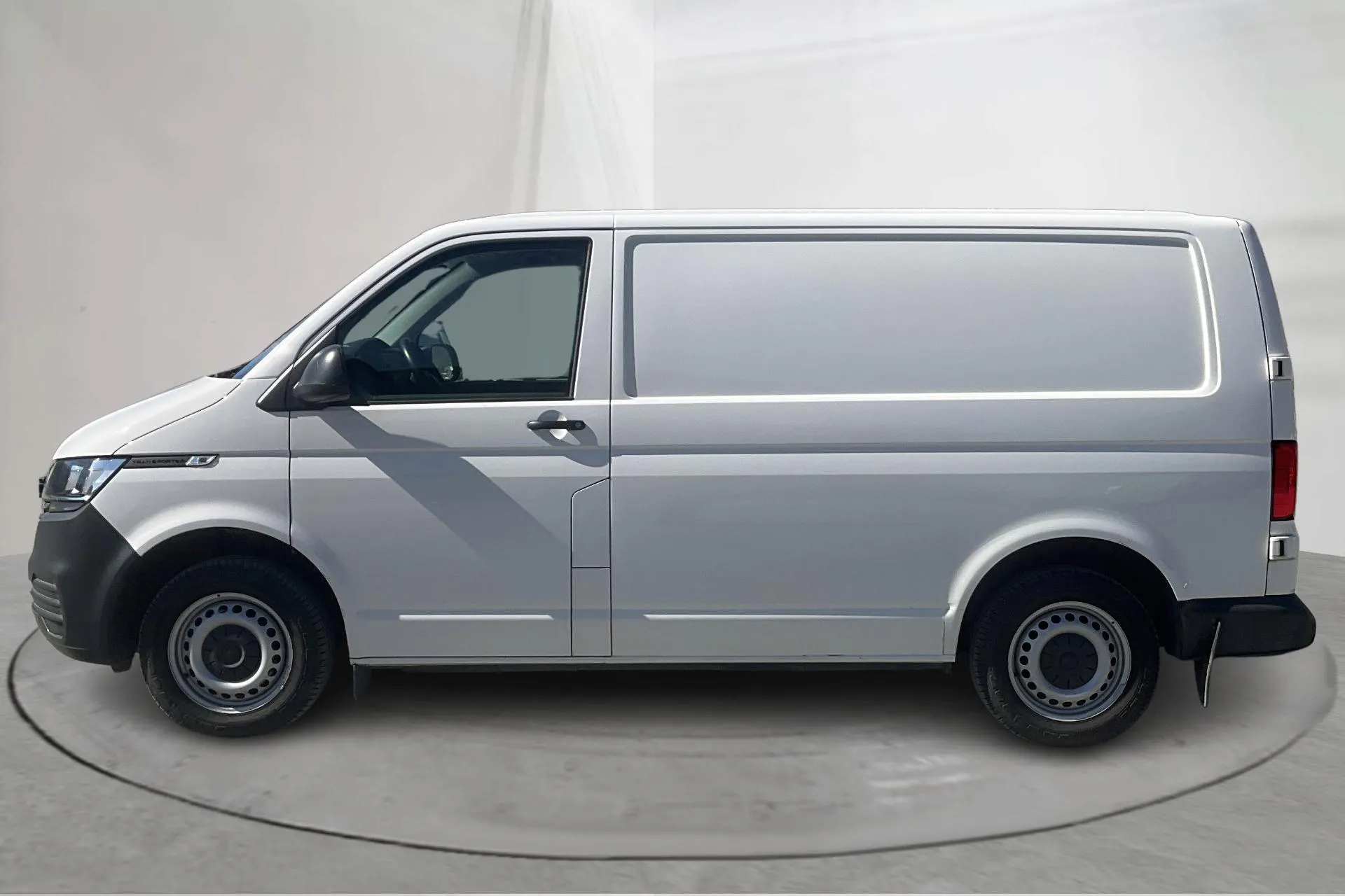 Presentationsfoto 2 av 13: VW Transporter T6 2.0 TDI BMT Skåp (150hk) - 12 062 mil - Automat - vit - 2020