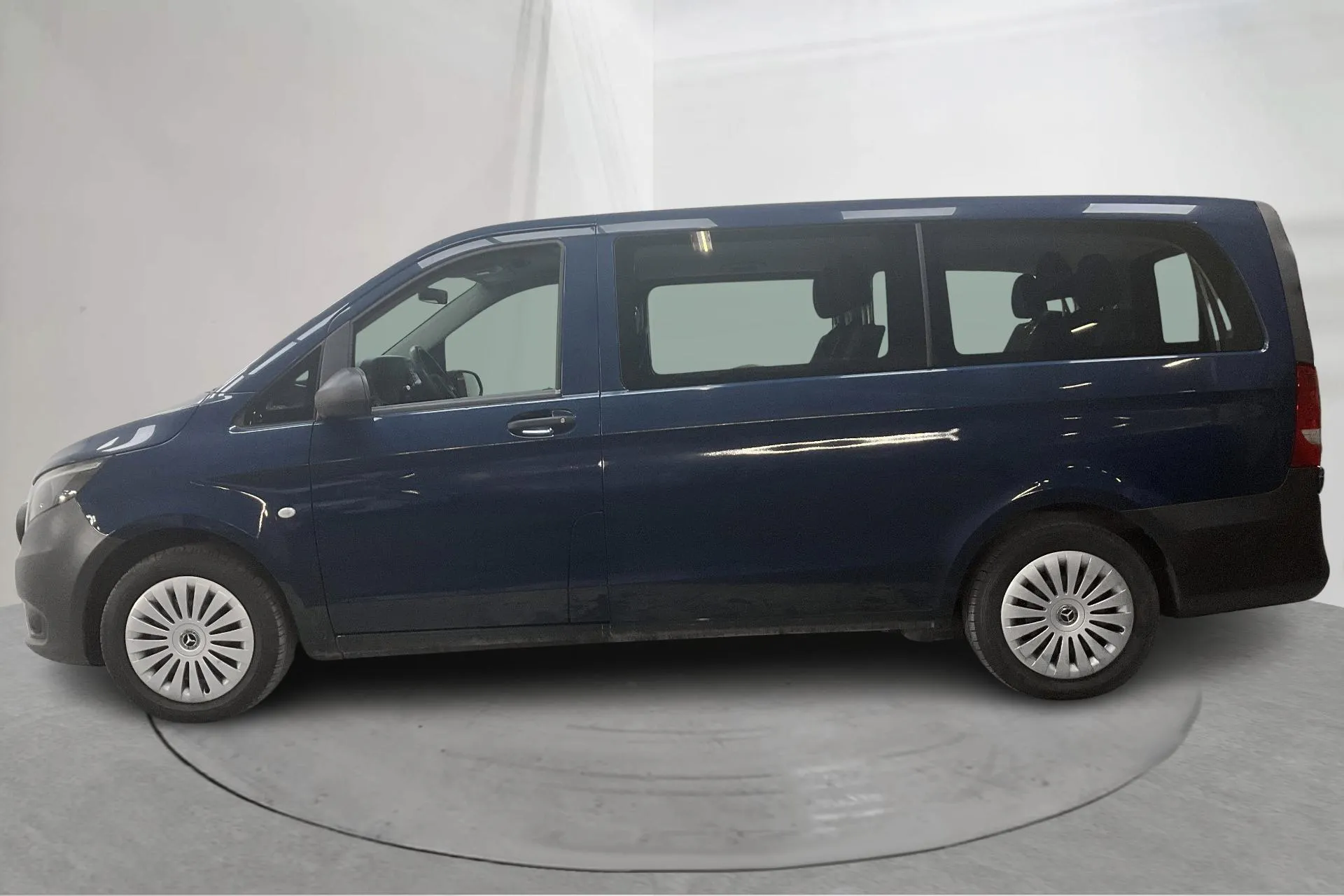 Presentation photo 2 of 16: Mercedes Vito Tourer 114 CDI 4MATIC W640 (136hk) - 80 530 km - Automatic - blue - 2018