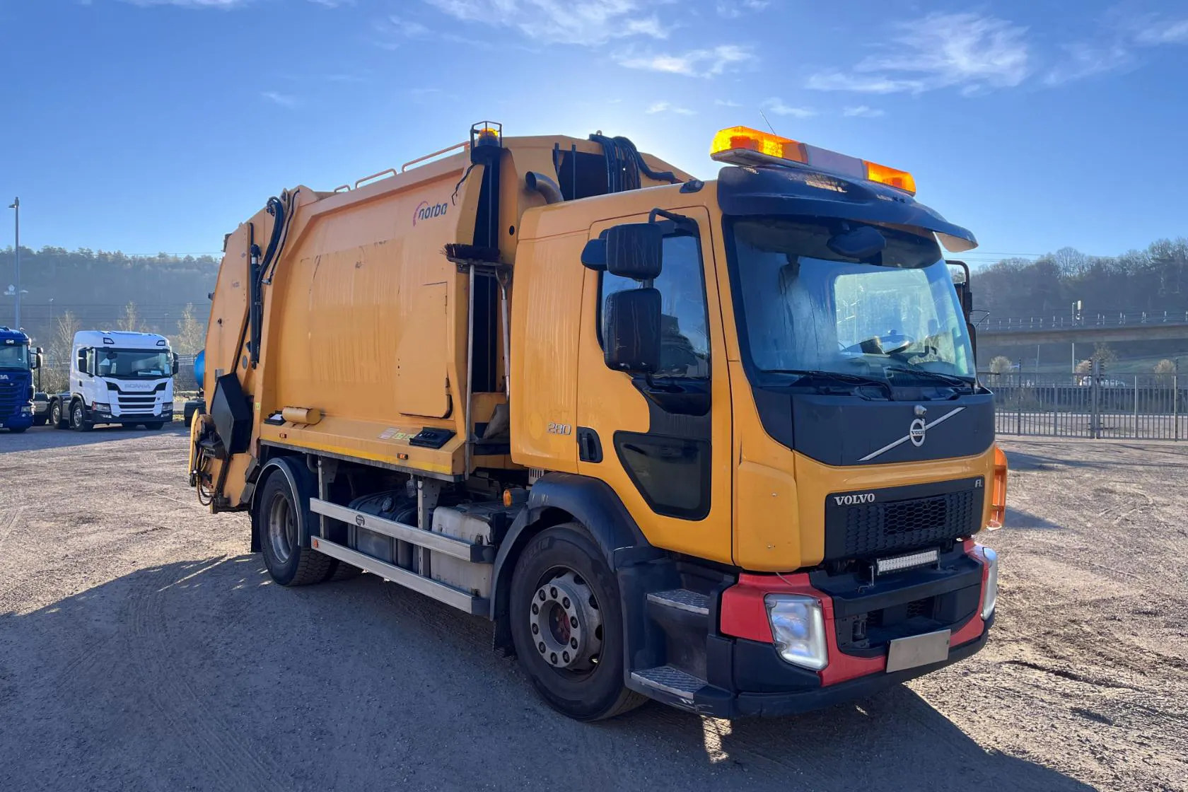 Presentationsfoto 2 av 104: VOLVO FL280 - 150 925 km - Automat - gul - 2018