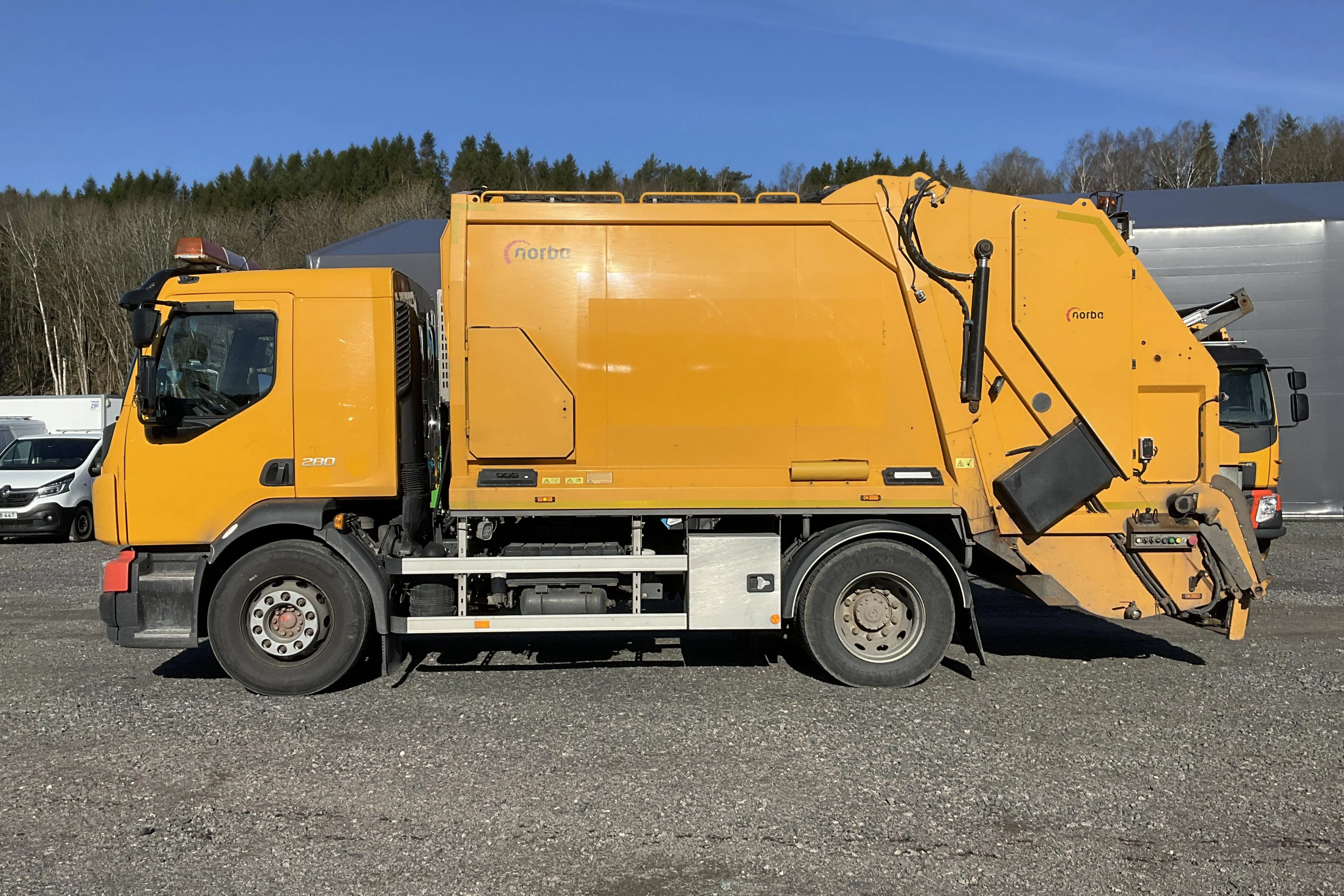 Presentationsfoto 2 av 44: VOLVO FL280 - 154 442 km - Automat - gul - 2018