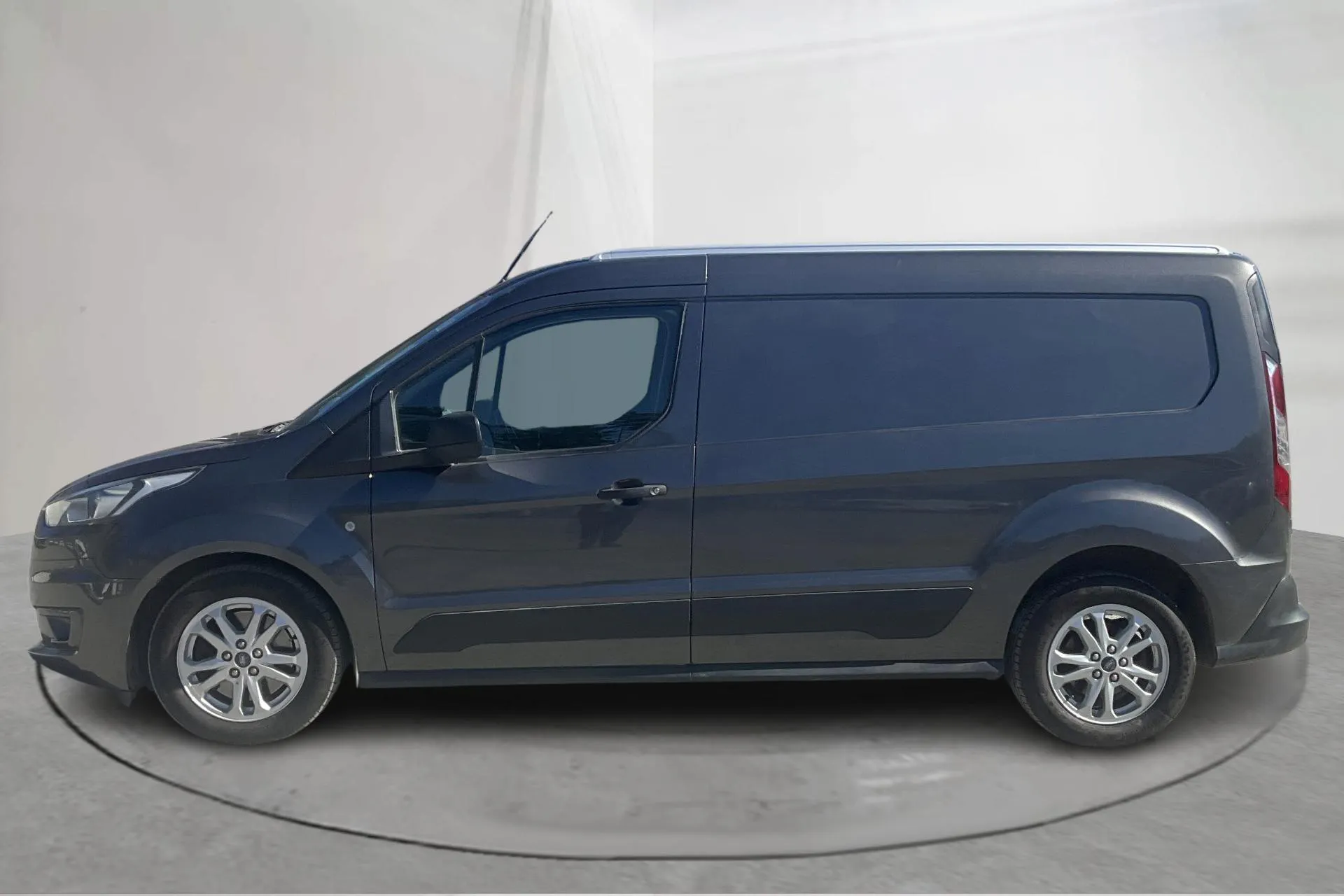 Presentationsfoto 2 av 14: Ford Transit Connect 1.5 EcoBlue (100hk) - 5 196 mil - Automat - grå - 2022