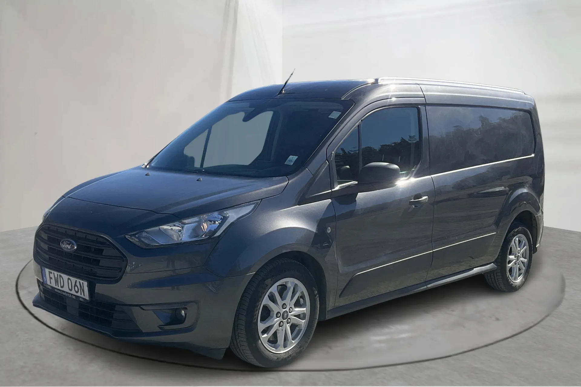 Presentationsfoto 1 av 14: Ford Transit Connect 1.5 EcoBlue (100hk) - 5 196 mil - Automat - grå - 2022