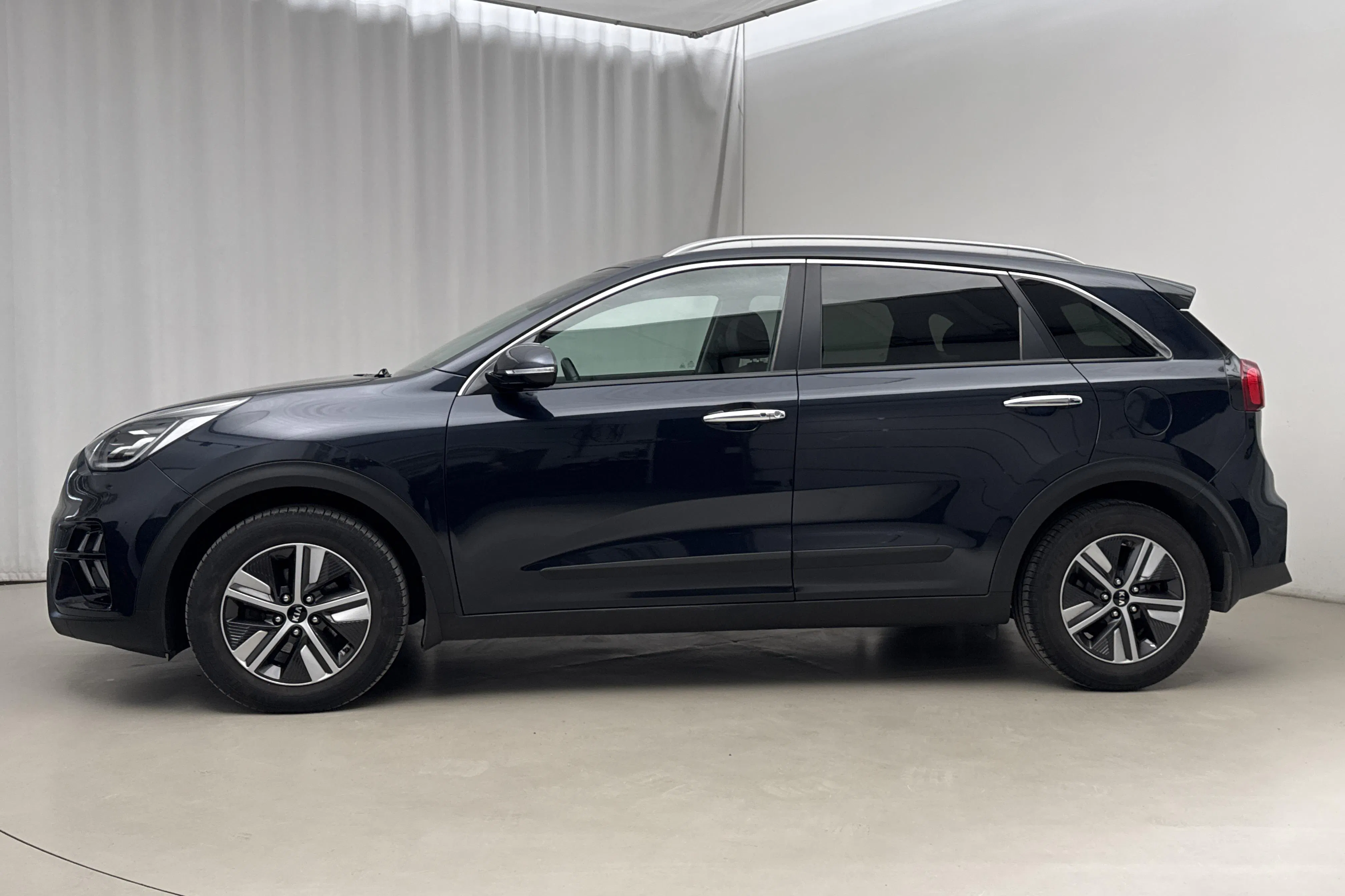 Presentationsfoto 2 av 22: KIA Niro Hybrid 1.6 (141hk) - 8 810 mil - Automat - blå - 2020