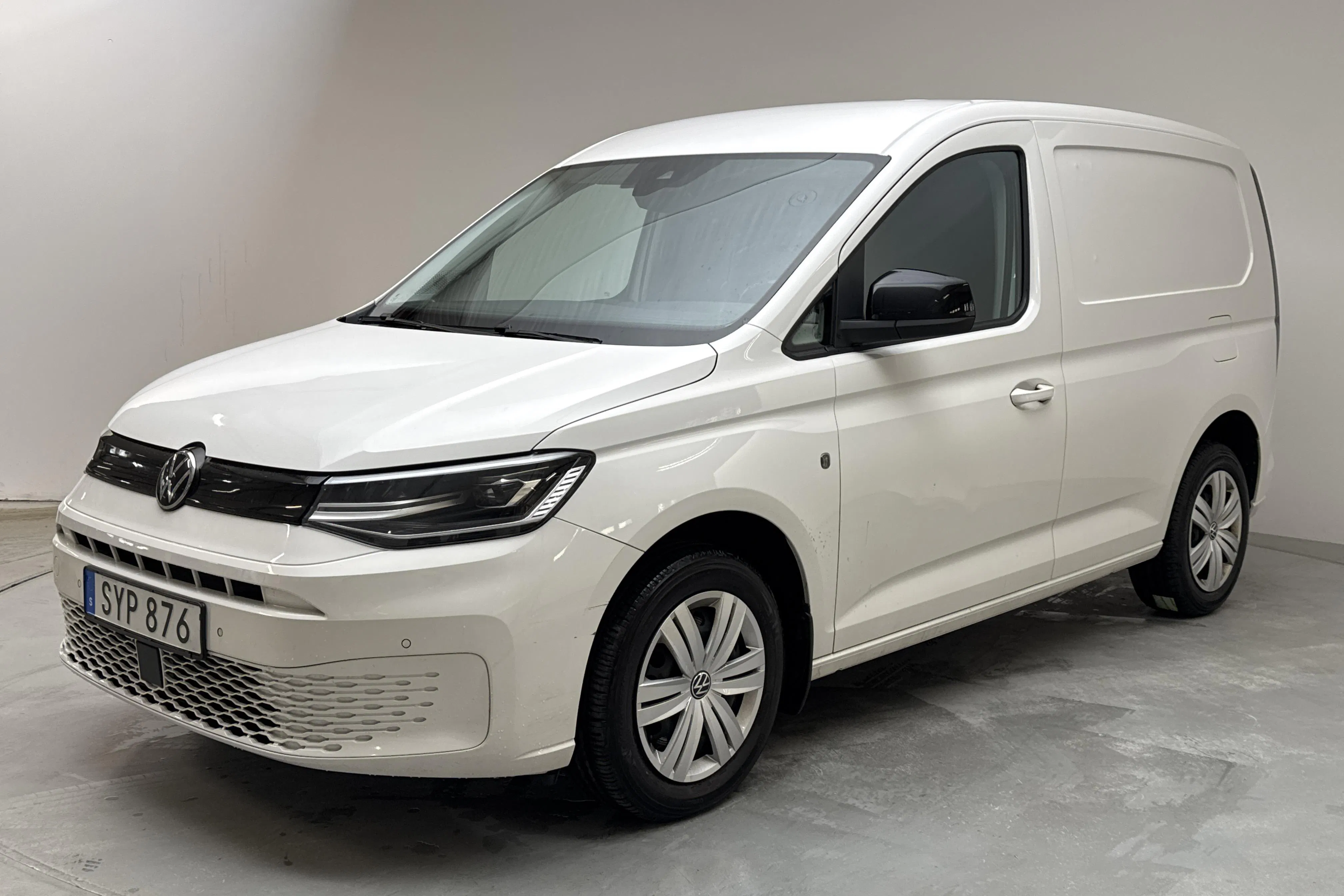Presentation photo 1 of 13: VW Caddy Cargo 2.0 TDI Skåp (122hk) - 93 350 km - Automatic - white - 2023