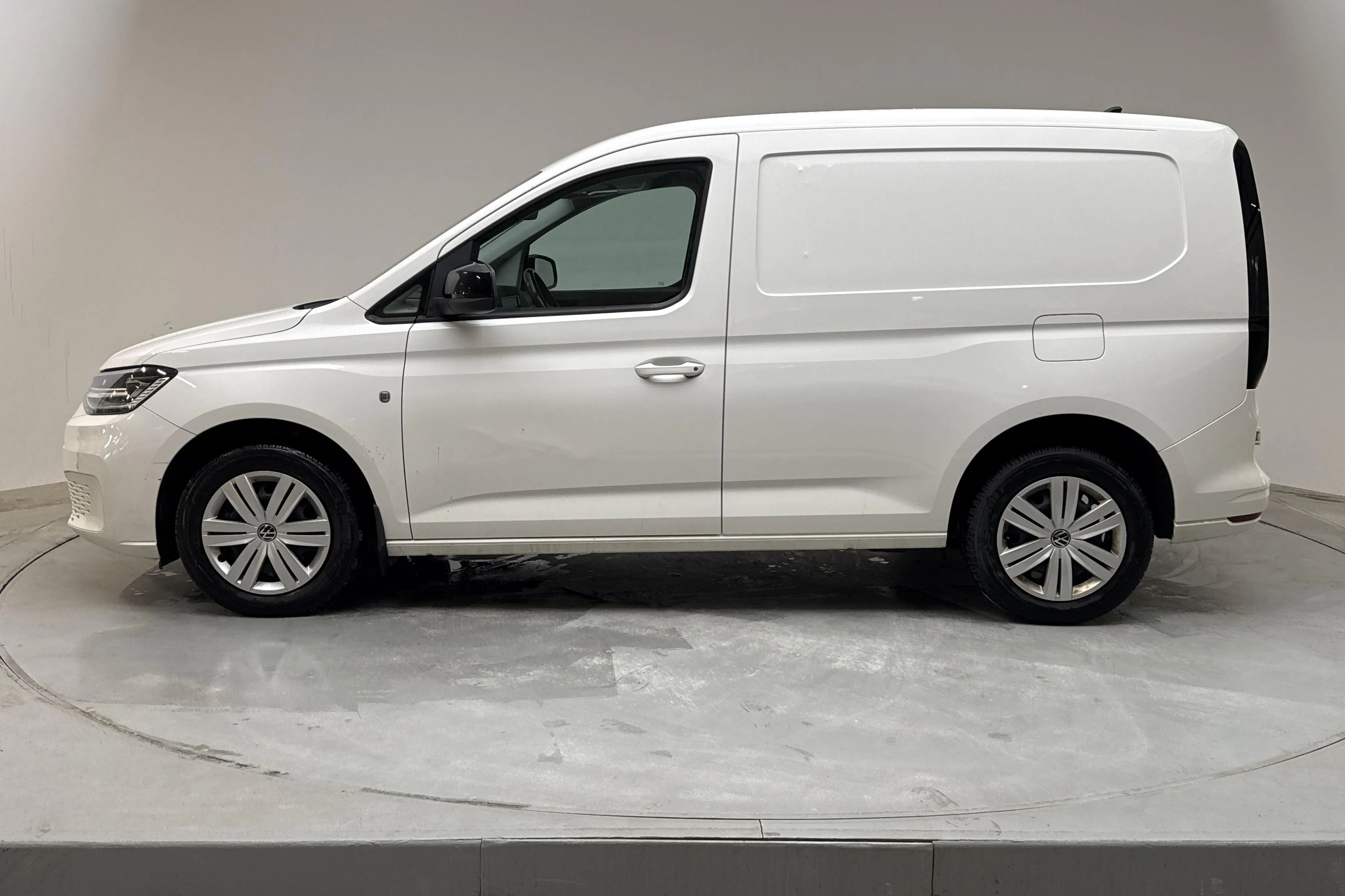 Presentation photo 2 of 13: VW Caddy Cargo 2.0 TDI Skåp (122hk) - 93 350 km - Automatic - white - 2023
