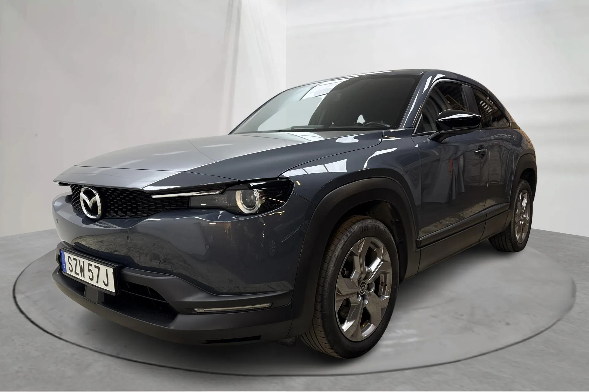 Presentation photo 1 of 20: Mazda MX-30 e-Skyactiv (145hk) - 62 340 km - Automatic - gray - 2022