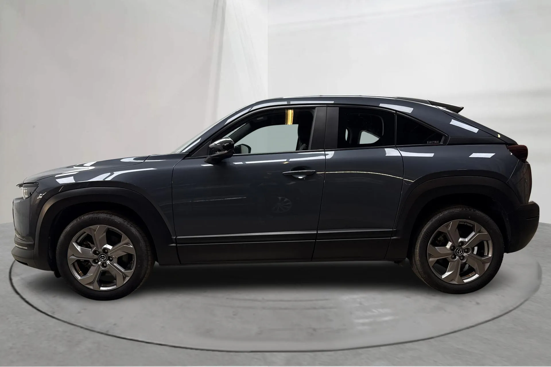 Presentation photo 2 of 20: Mazda MX-30 e-Skyactiv (145hk) - 62 340 km - Automatic - gray - 2022