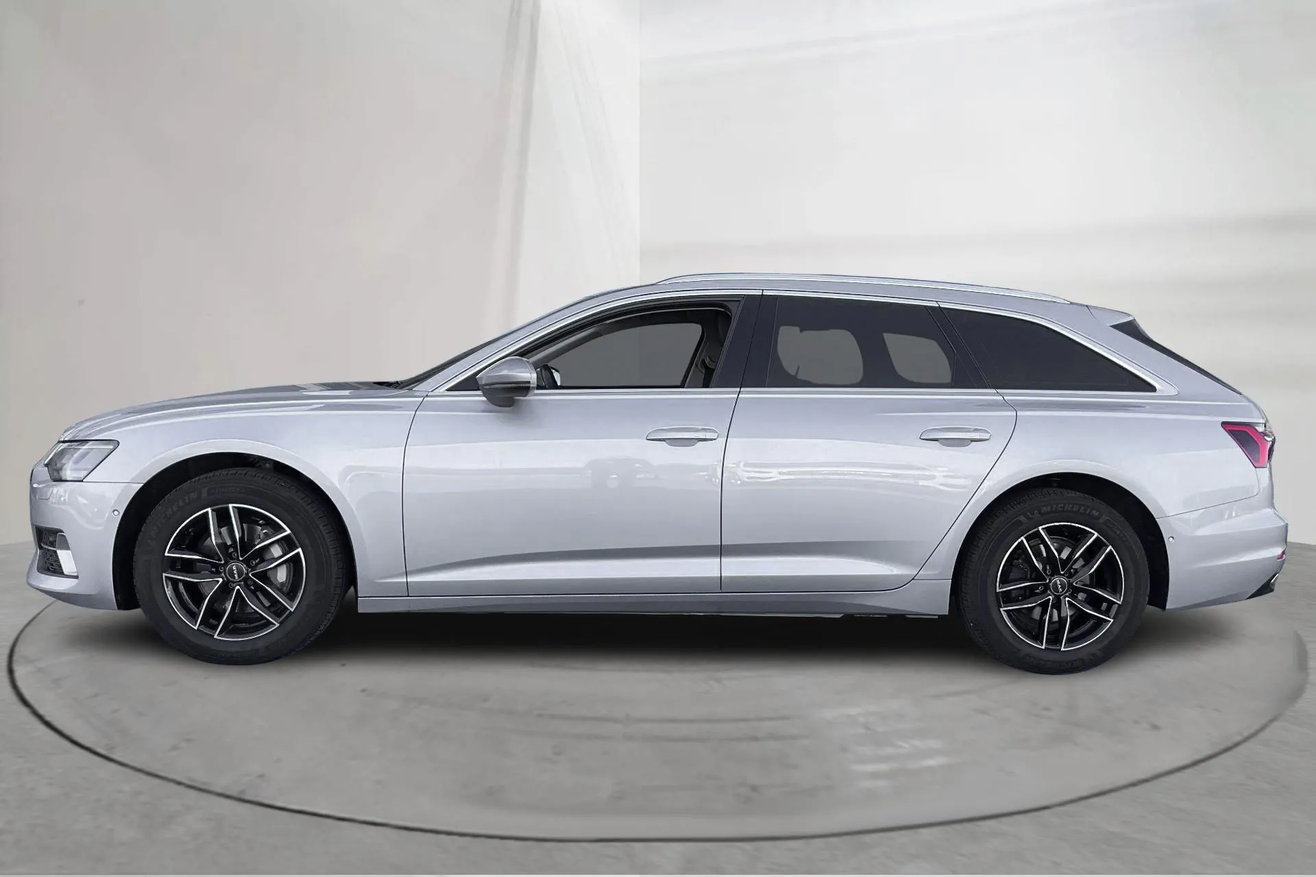 Presentation photo 2 of 17: Audi A6 Avant 40 TDI (204hk) - 212 850 km - Automatic - silver - 2021