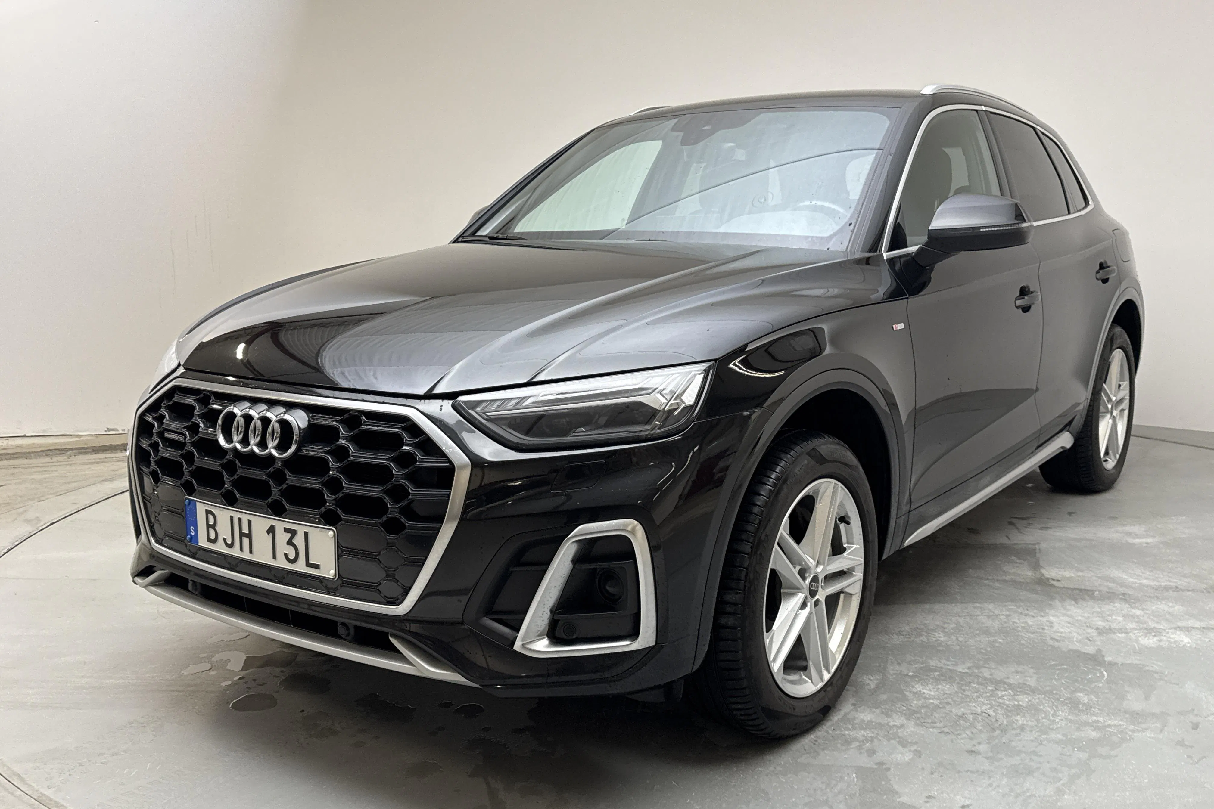Presentationsfoto 1 av 15: Audi Q5 55 TFSI e quattro (367hk) - 11 555 mil - Automat - svart - 2023