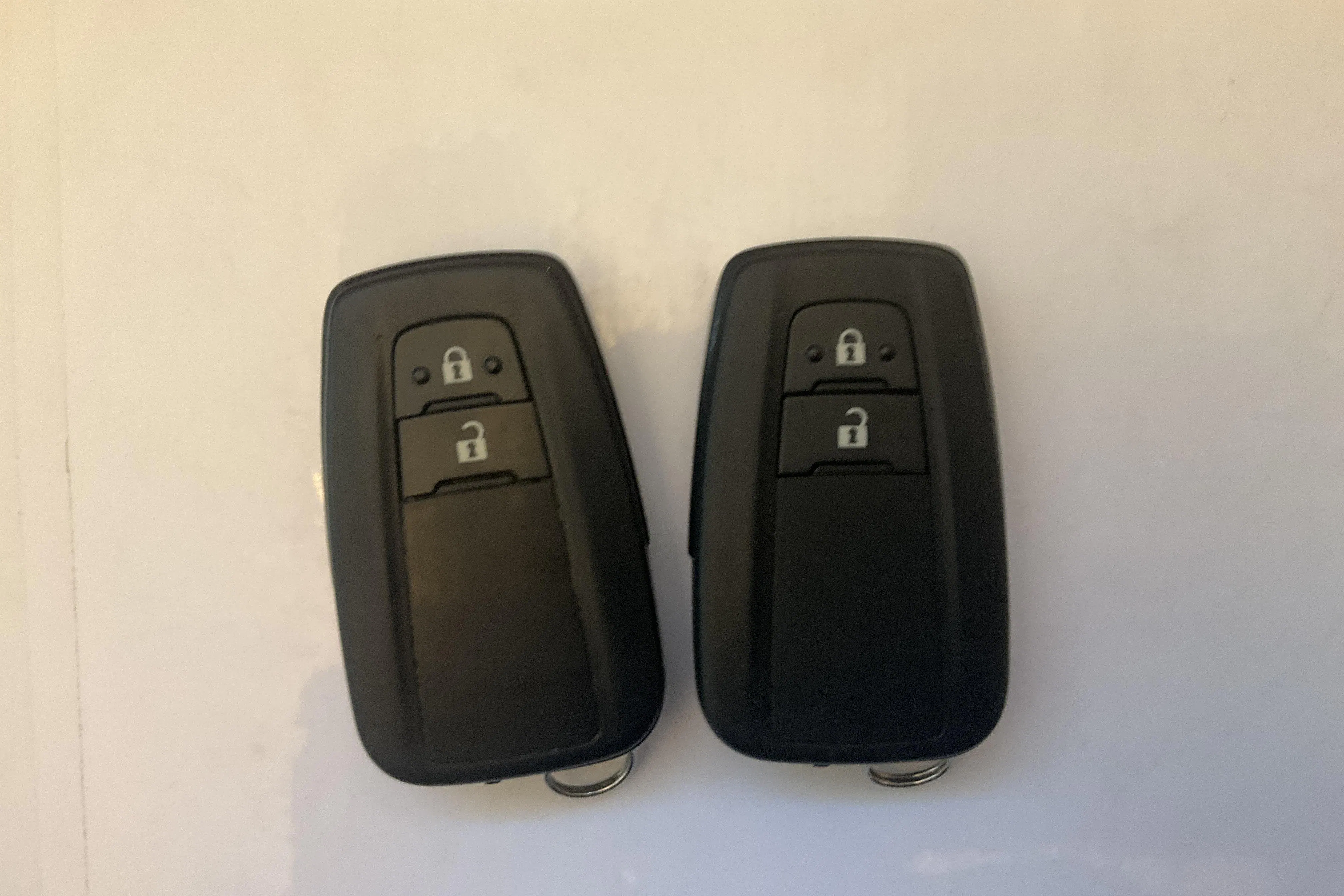 Presentationsfoto 13 av 13: Toyota RAV4 2.5 HSD AWD (222hk) - 17 372 mil - Automat - vit - 2021