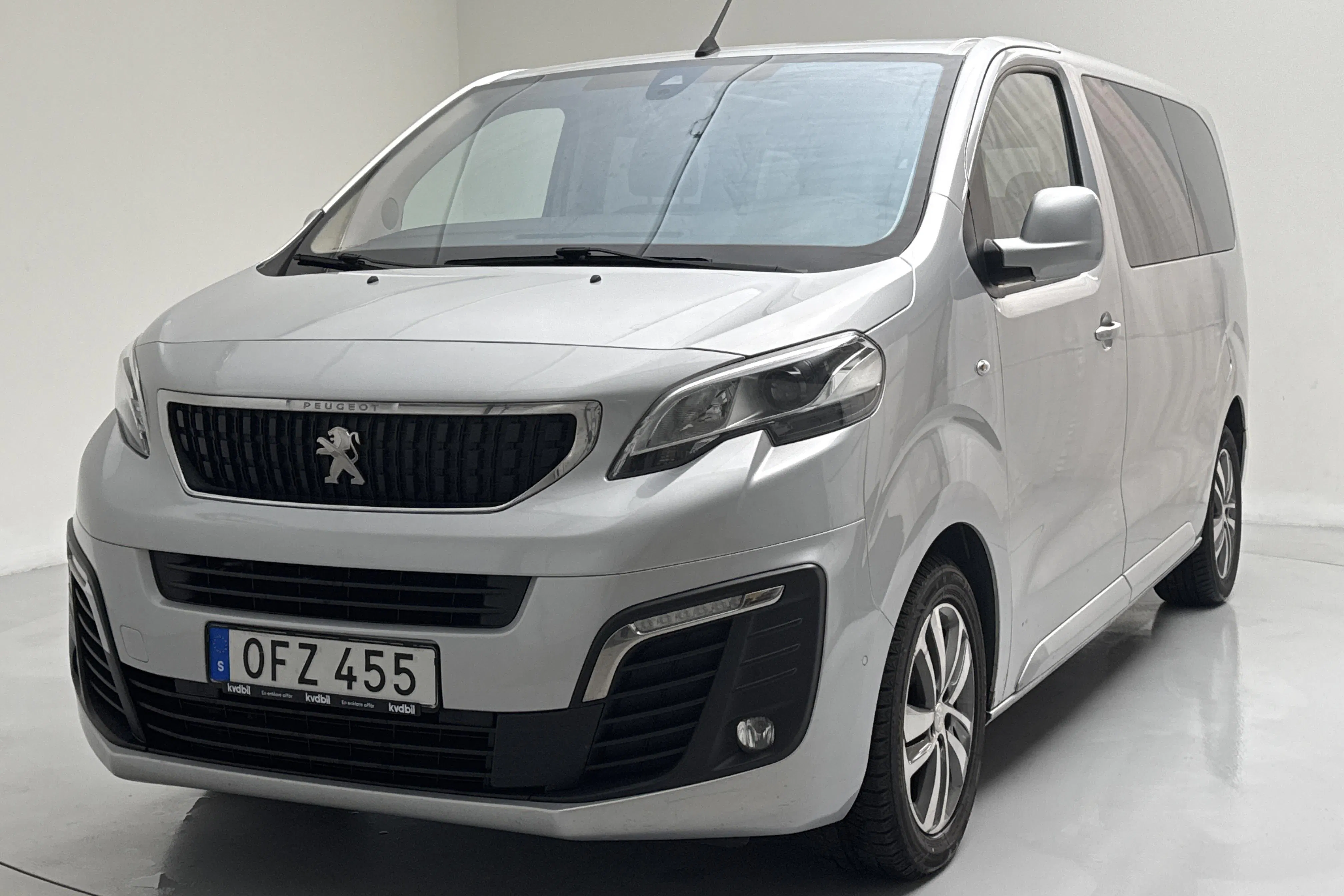 Peugeot Traveller BlueHDi (180hk)