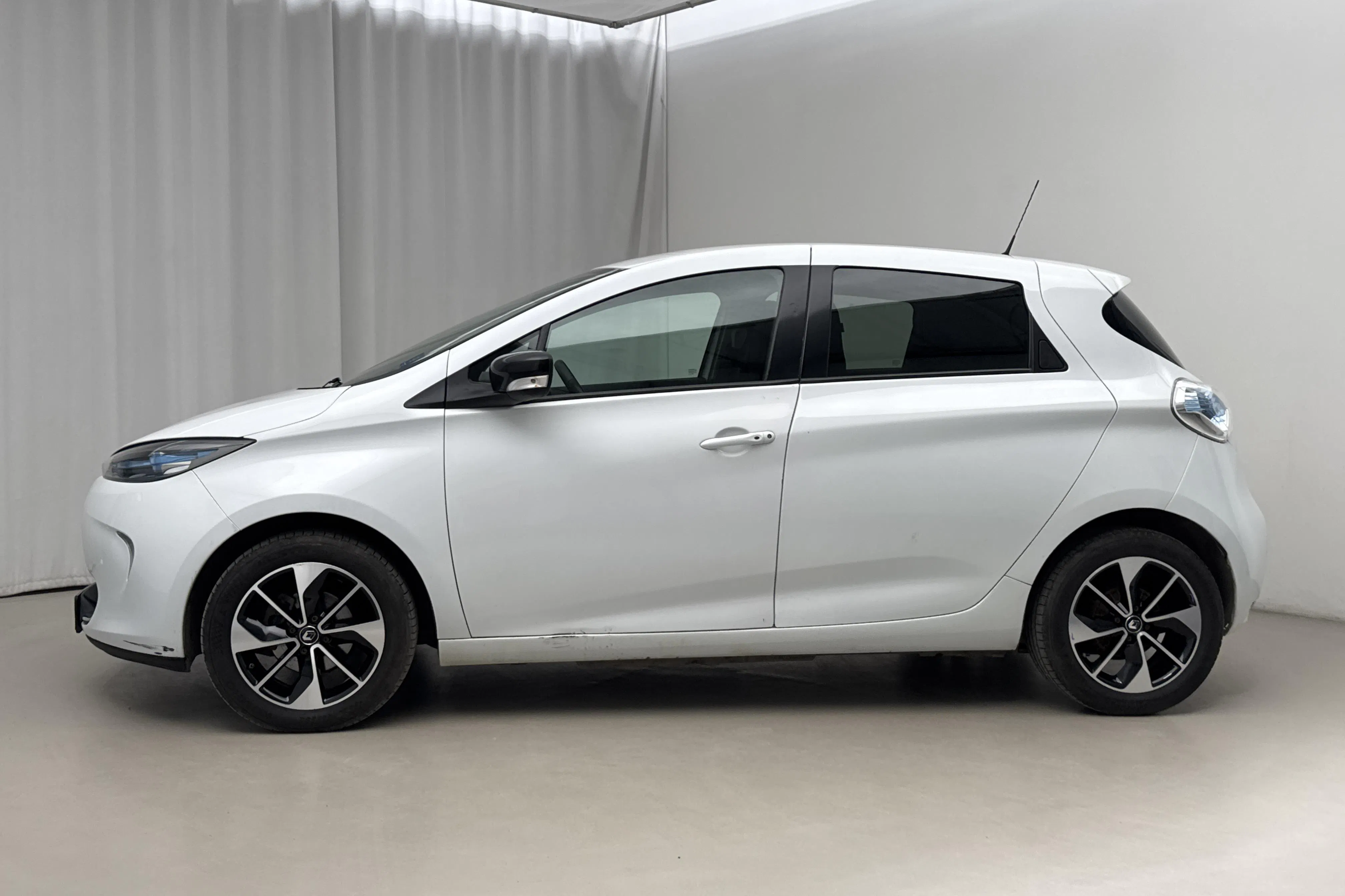 Presentationsfoto 2 av 21: Renault Zoe 41kWh R110 (108hk) - 6 535 mil - Automat - vit - 2018