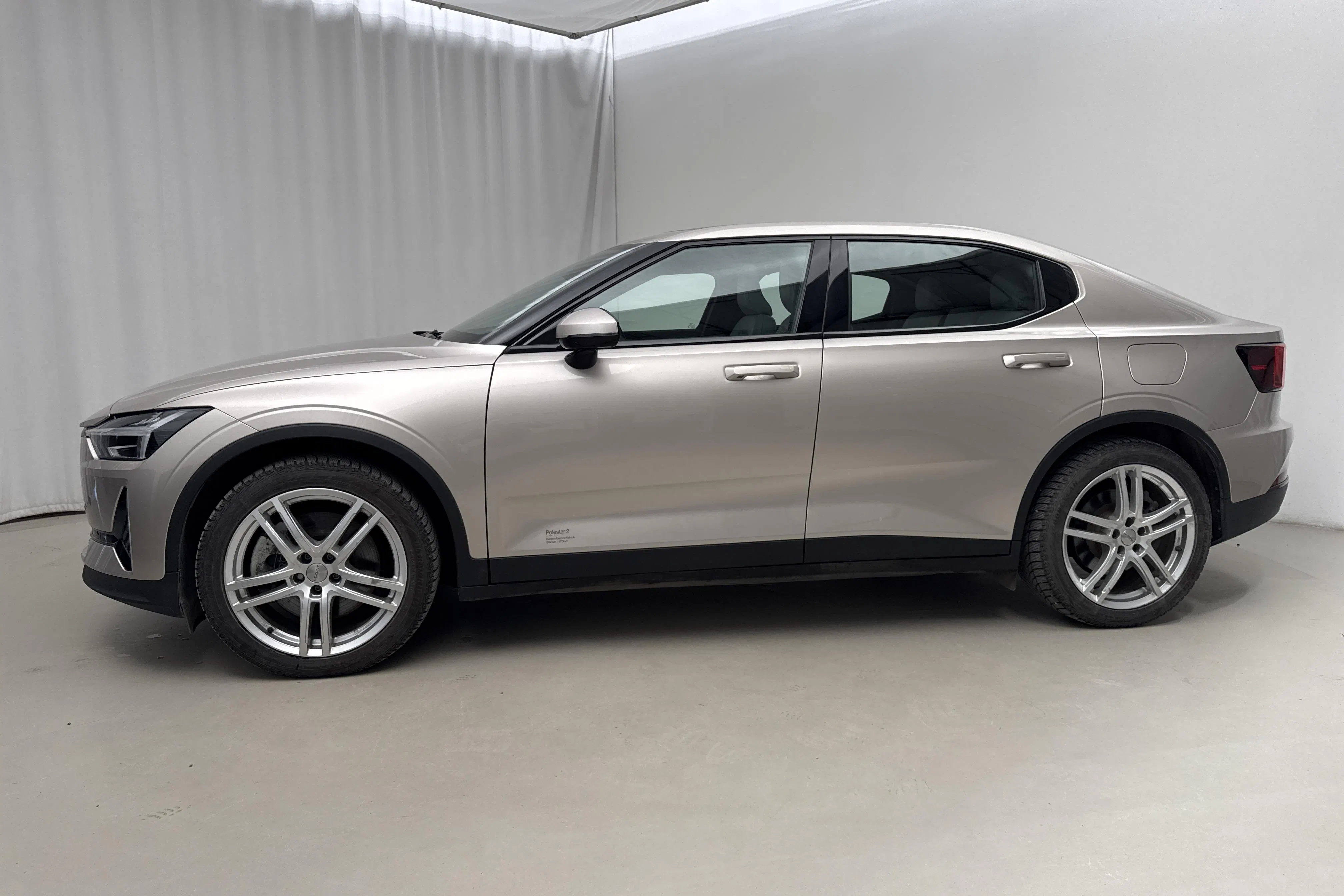 Presentationsfoto 2 av 27: Polestar 2 Standard range Single motor (231hk) - 5 664 mil - Automat - Light Grey - 2023