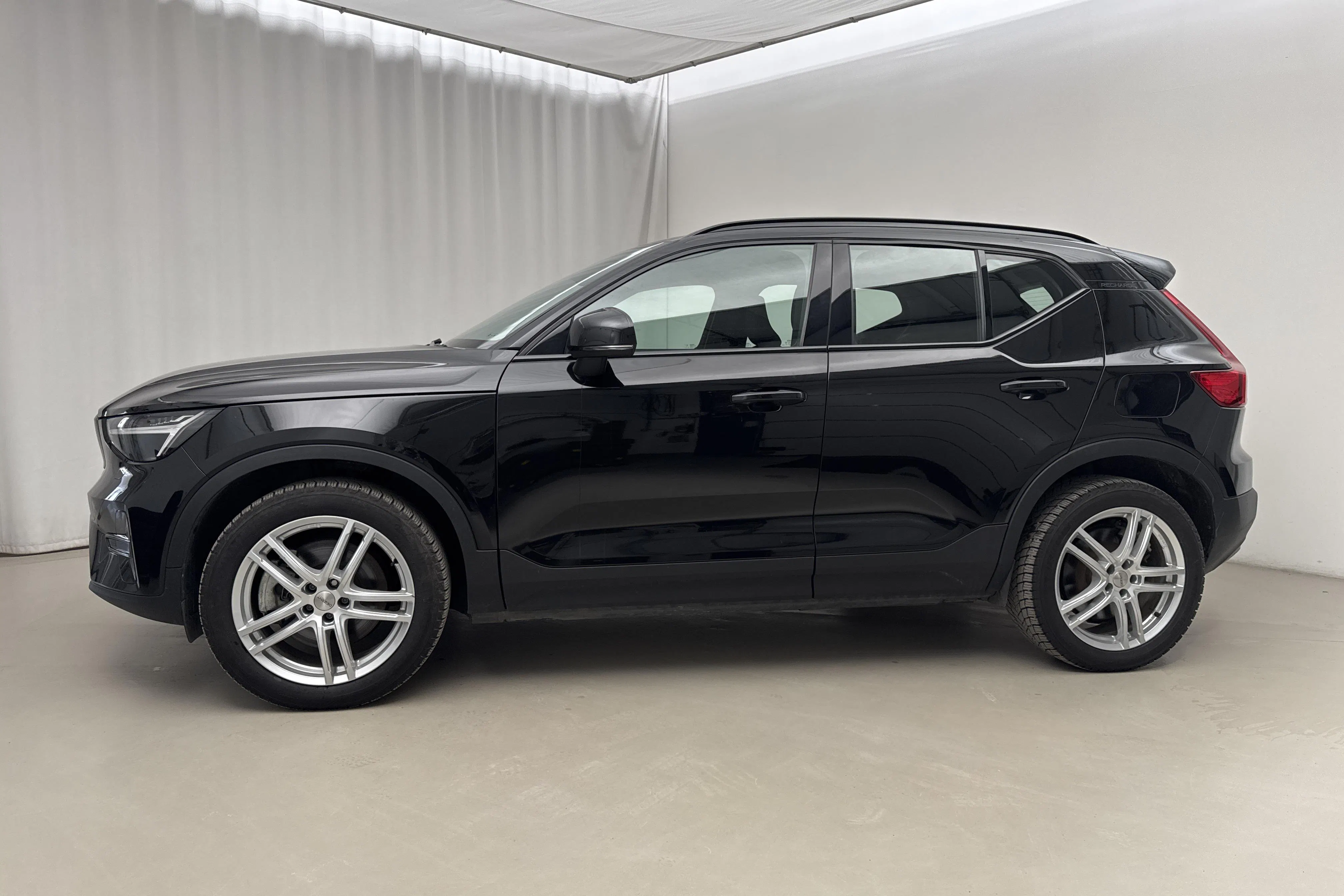 Presentation photo 2 of 21: Volvo XC40 P6 Recharge (231hk) - 68 110 km - Automatic - black - 2023