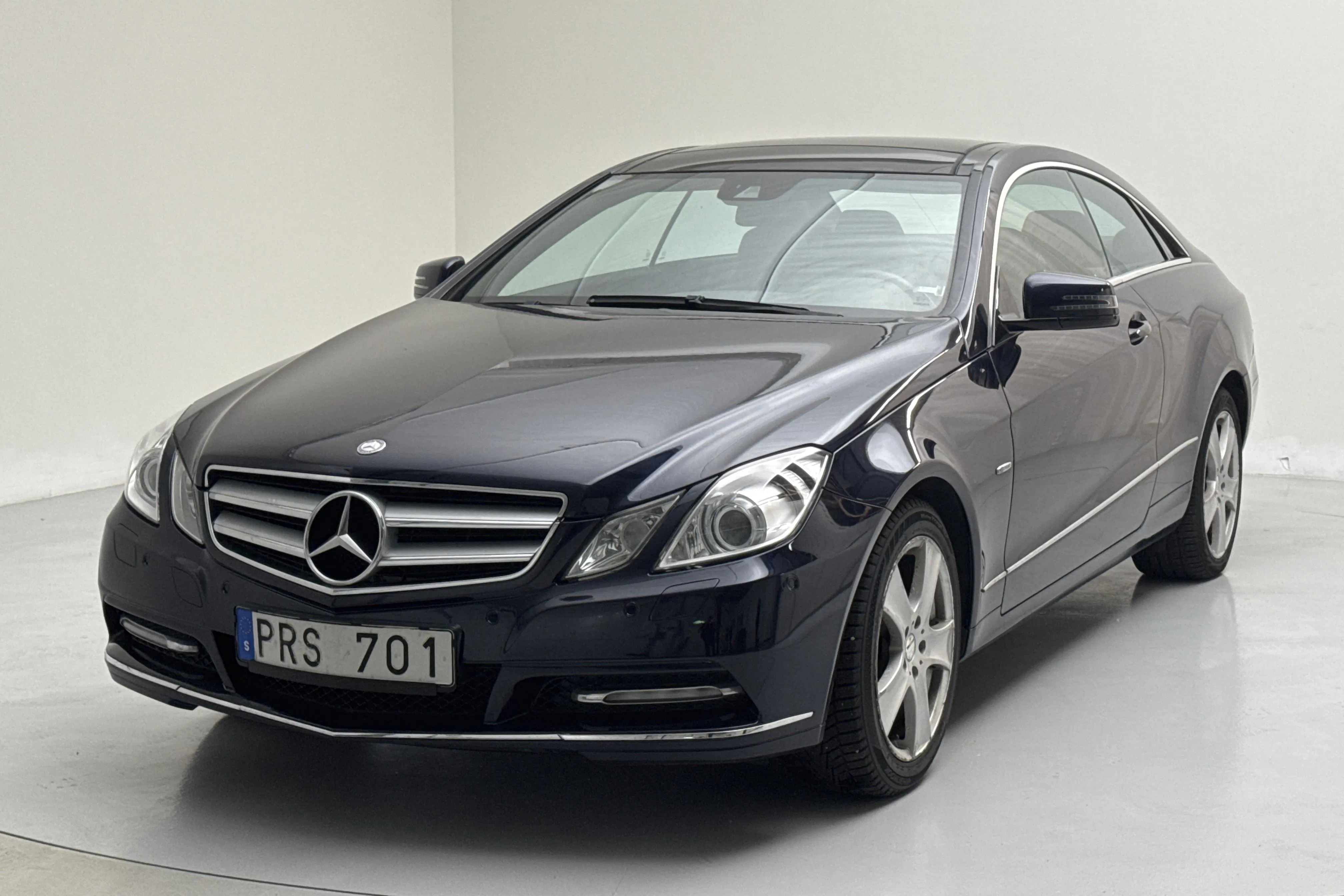 Presentationsfoto 1 av 11: Mercedes E 250 Coupé C207 (204hk) - 8 554 mil - Automat - Dark Blue - 2012