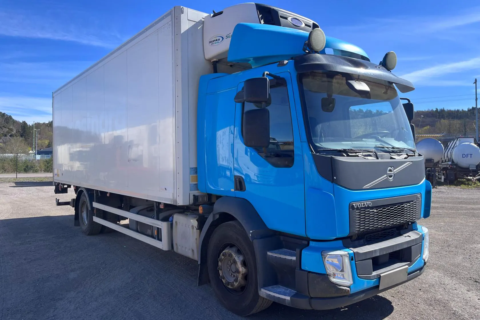 Presentationsfoto 2 av 102: VOLVO FL250 - 742 183 km - Automat - blå - 2017