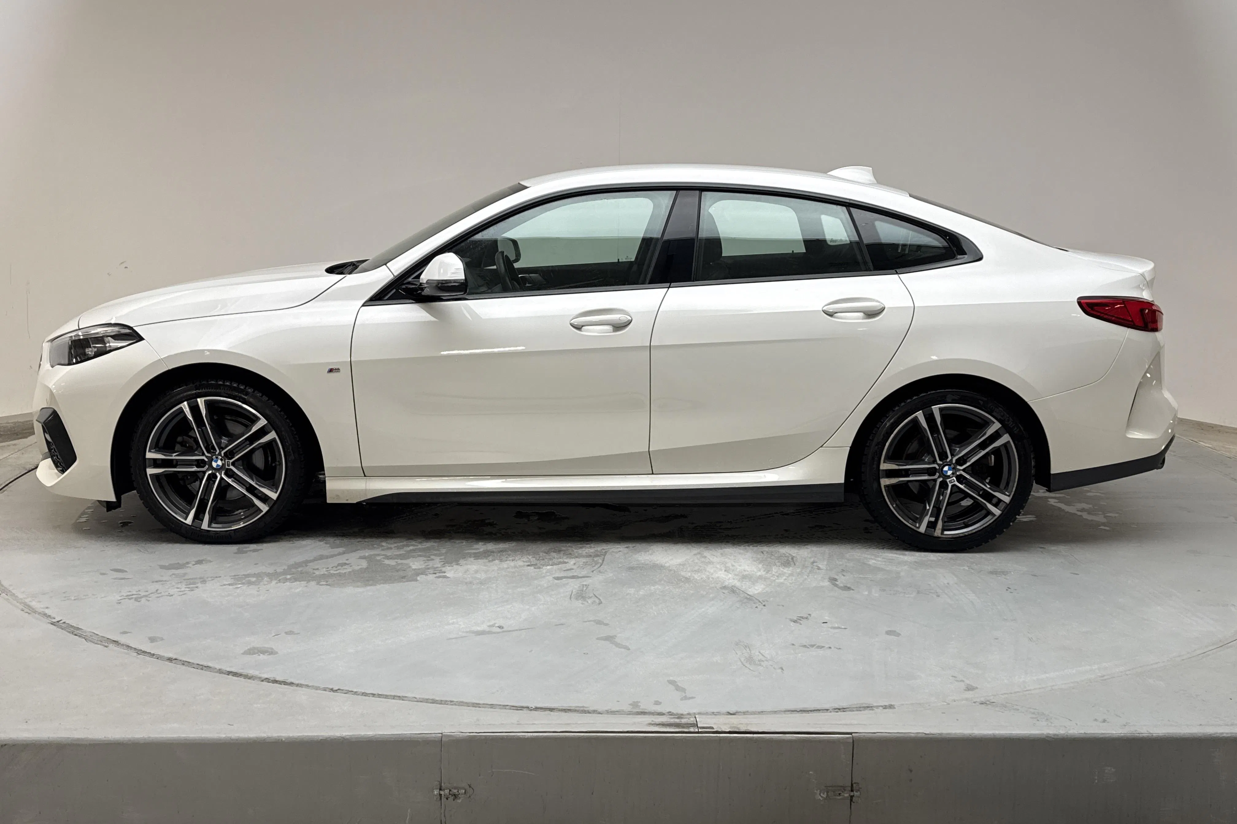Presentation photo 2 of 15: BMW 218i Gran Coupé, F44 (136hk) - 53 180 km - Automatic - white - 2022
