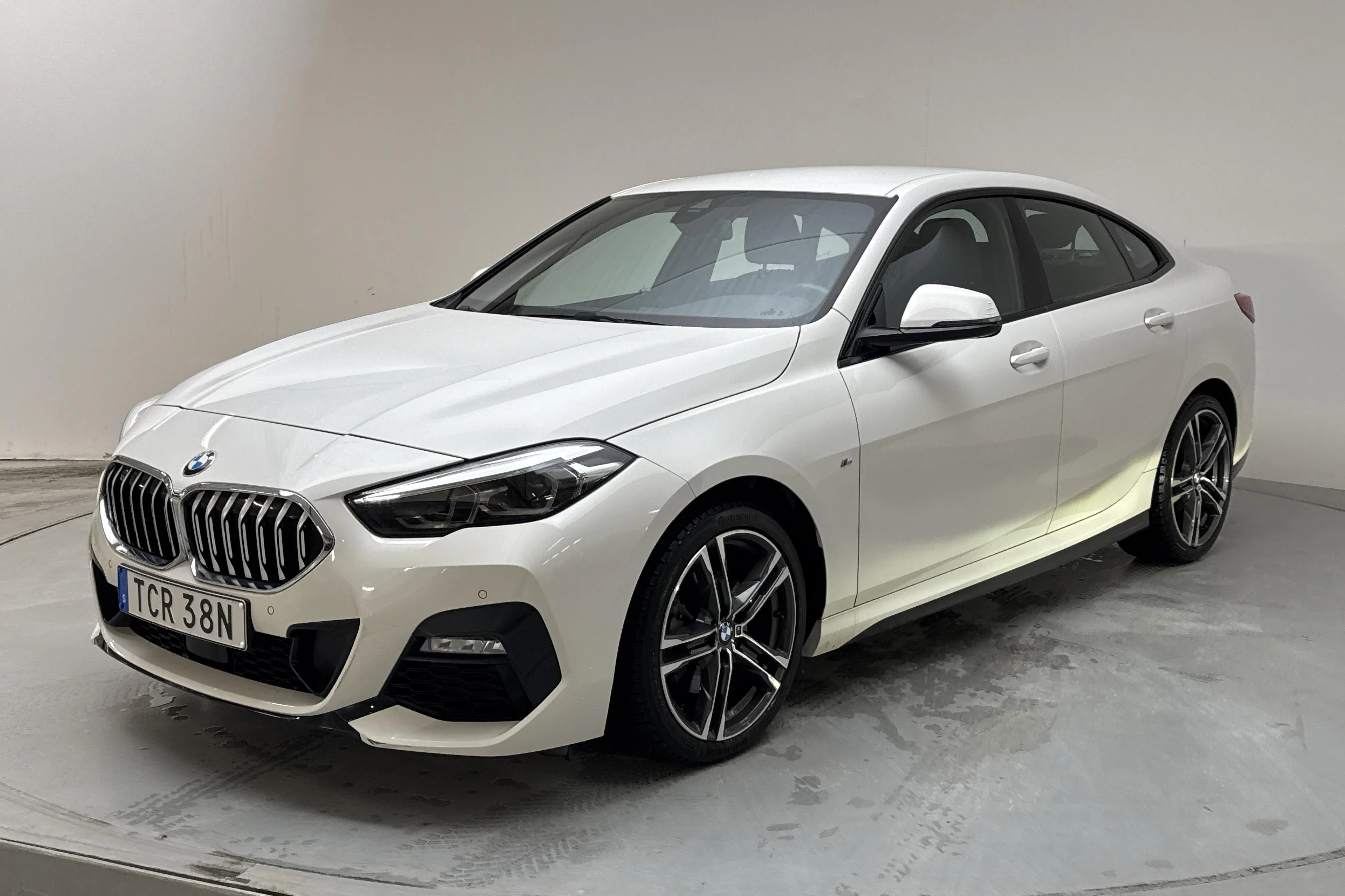 Presentation photo 1 of 15: BMW 218i Gran Coupé, F44 (136hk) - 53 180 km - Automatic - white - 2022