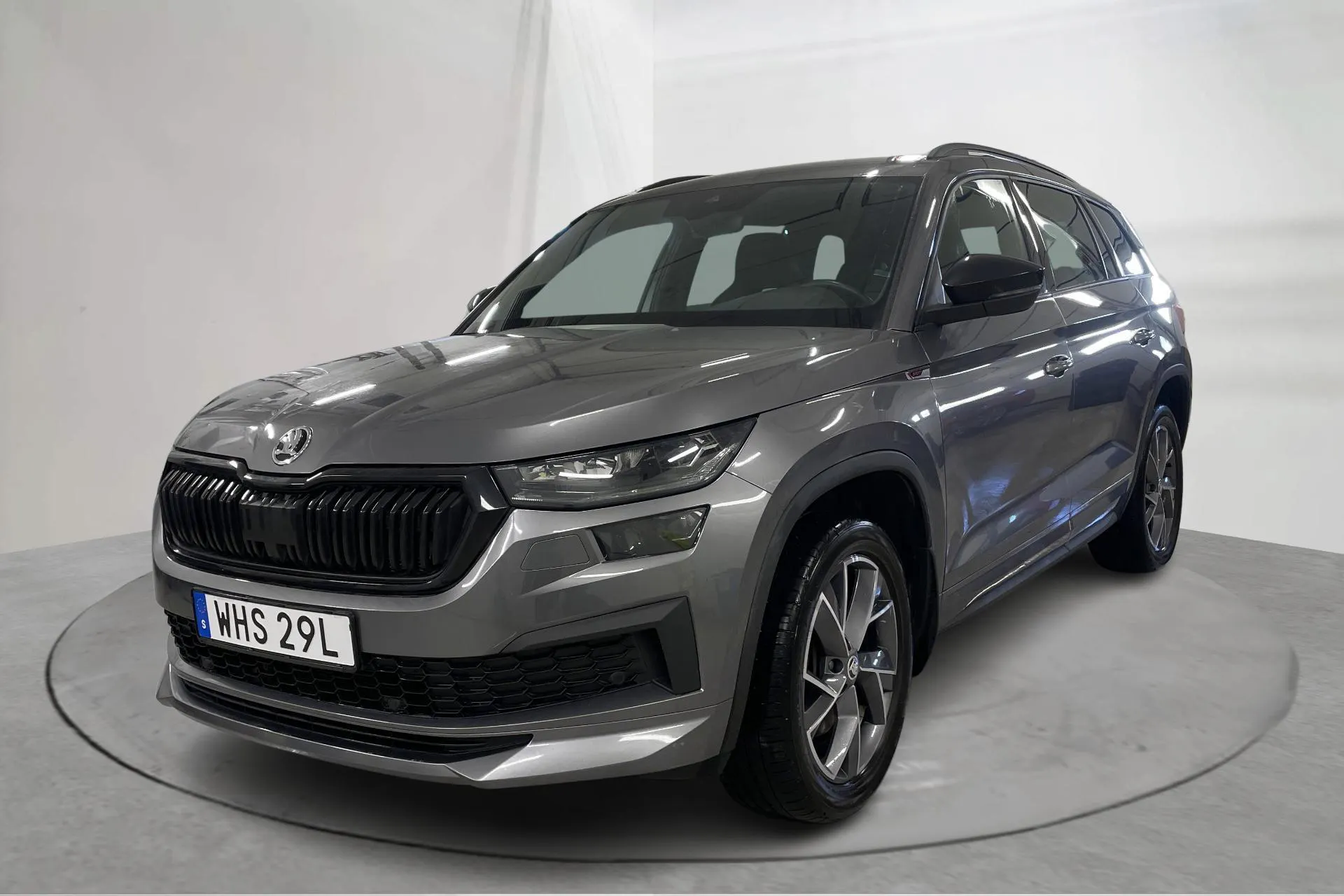Zdjęcie prezentacyjne 1 z 21: Skoda Kodiaq 2.0 TDI 4X4 (200hk) - 46 170 km - Automatyczna - szary - 2023