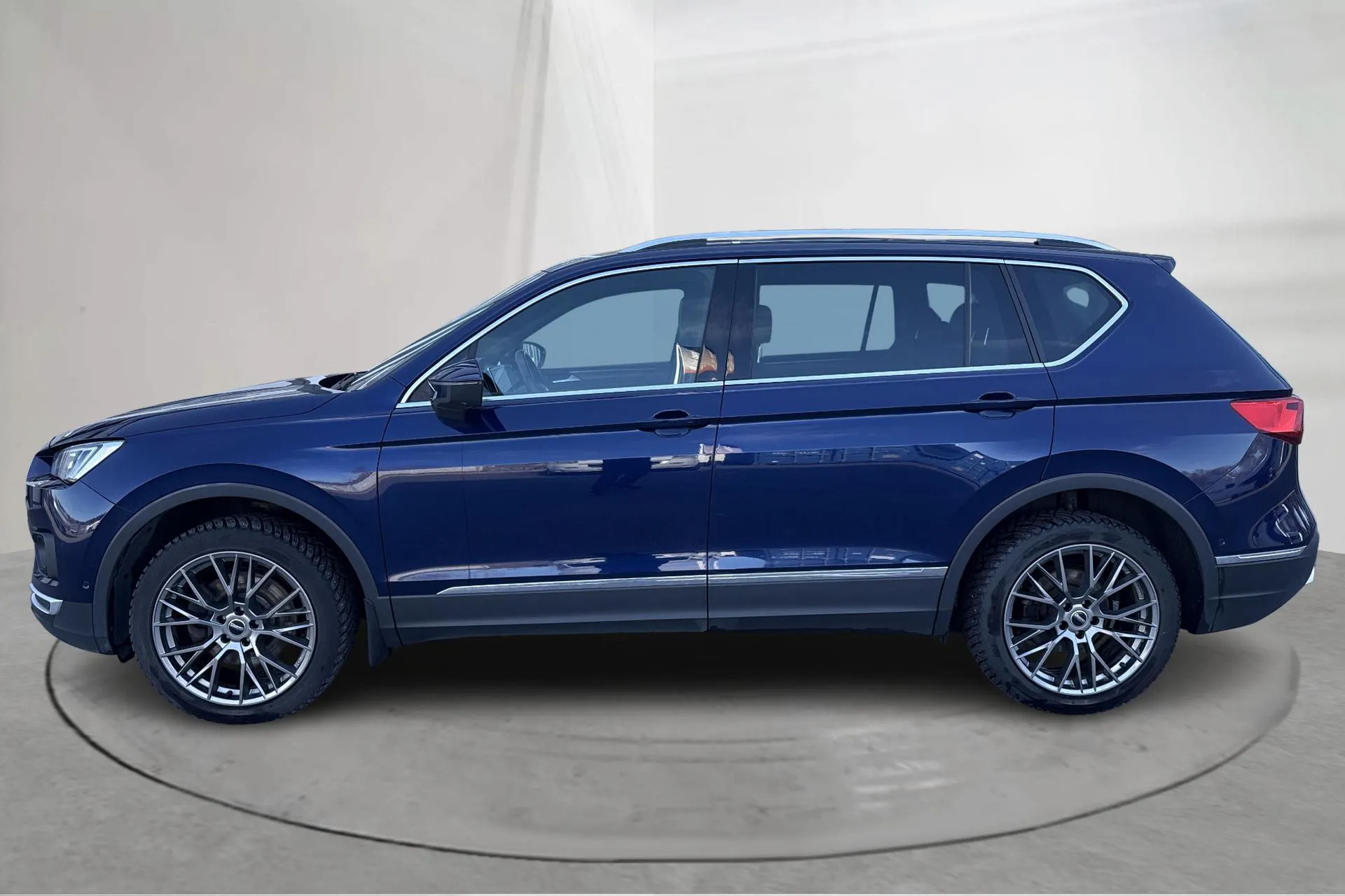 Presentationsfoto 2 av 21: Seat Tarraco 2.0 TSI 4Drive (190hk) - 13 200 mil - Automat - blå - 2020