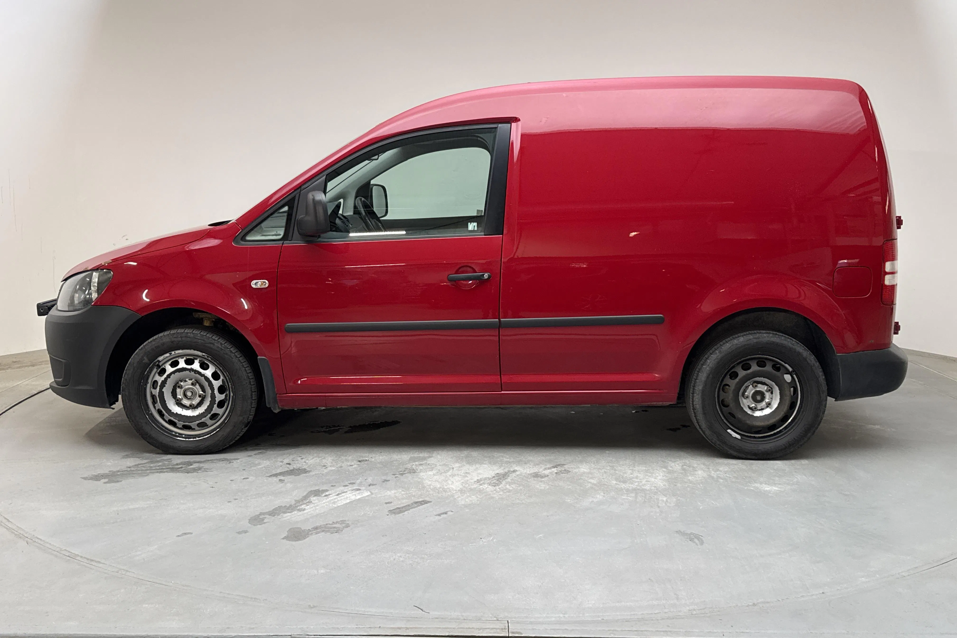 Presentationsfoto 2 av 12: VW Caddy 2.0 TDI Skåp (140hk) - 29 234 mil - Automat - röd - 2015