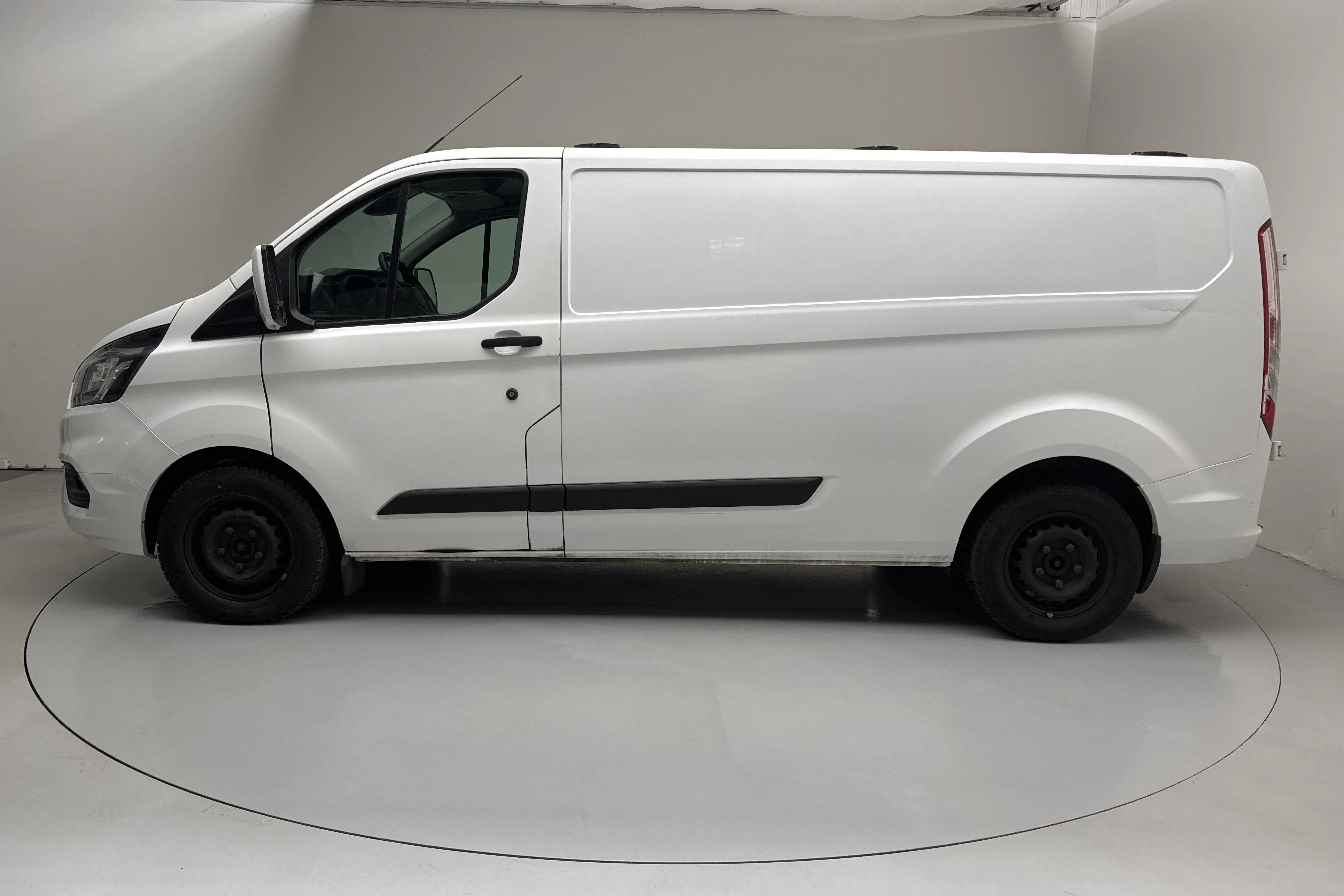 Presentation photo 2 of 16: Ford Transit Custom 300 (130hk) - 199 400 km - Automatic - white - 2018